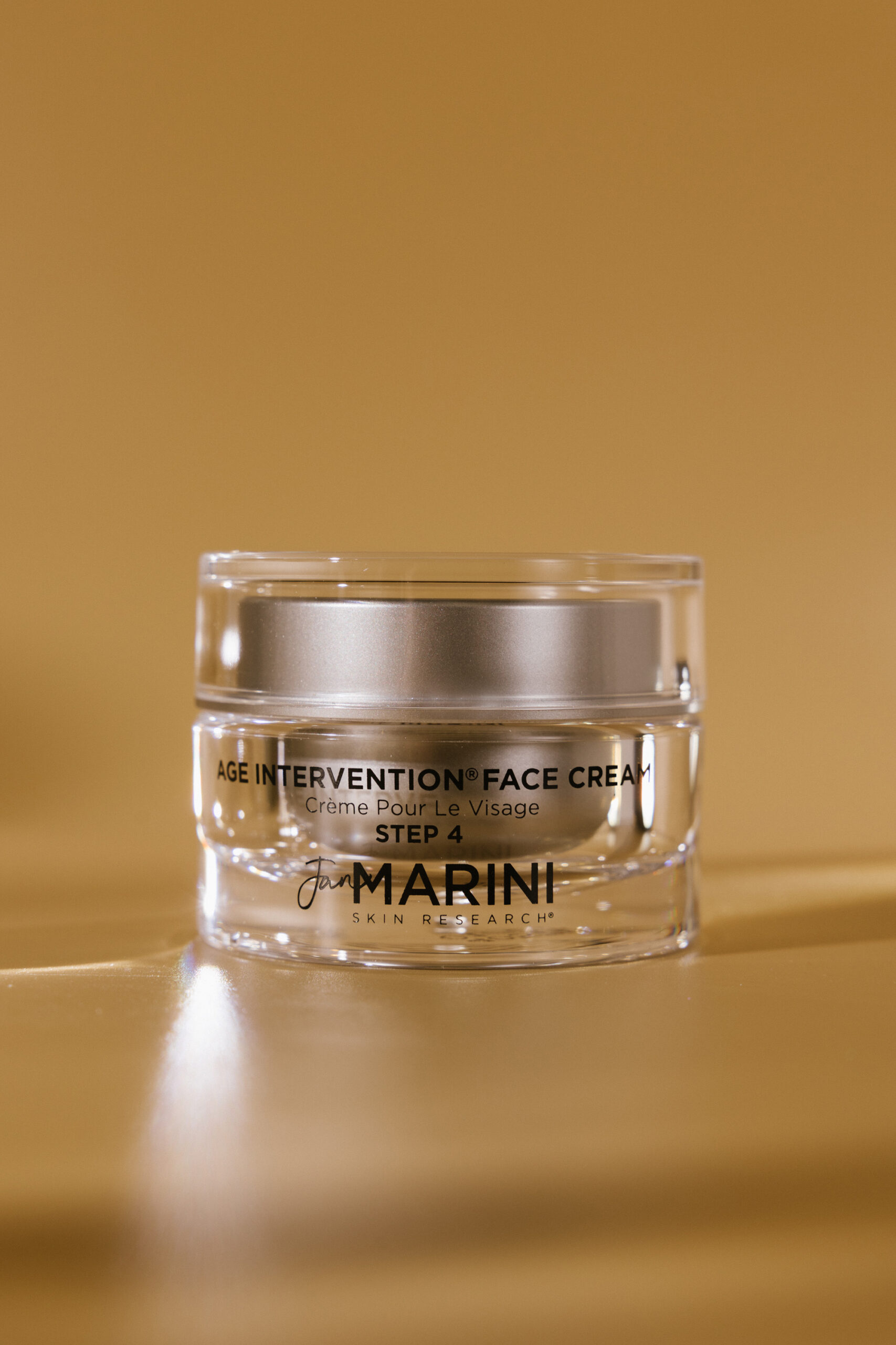 Обогащенный антивозрастной крем с фитоэстрогенами для сухой кожи JAN MARINI Age Intervention Face Cream 28g
Обогащенный антивозрастной крем с фитоэстрогенами для сухой кожи JAN MARINI Age Intervention Face Cream 28g