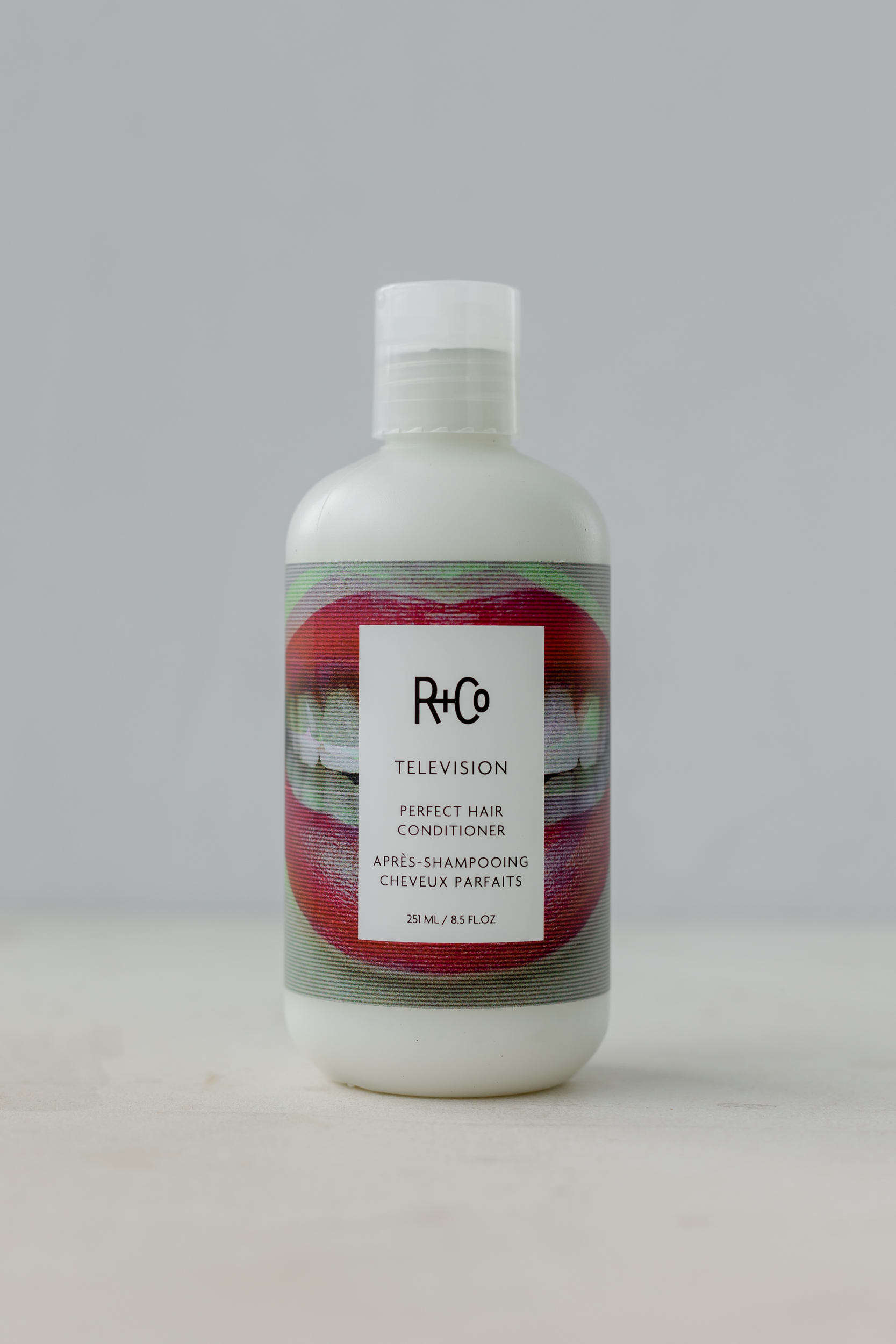 ПРЯМОЙ ЭФИР кондиционер для совершенства волос R+Co TELEVISION Perfect Hair Conditioner 251ml
ПРЯМОЙ ЭФИР кондиционер для совершенства волос R+Co TELEVISION Perfect Hair Conditioner 251ml