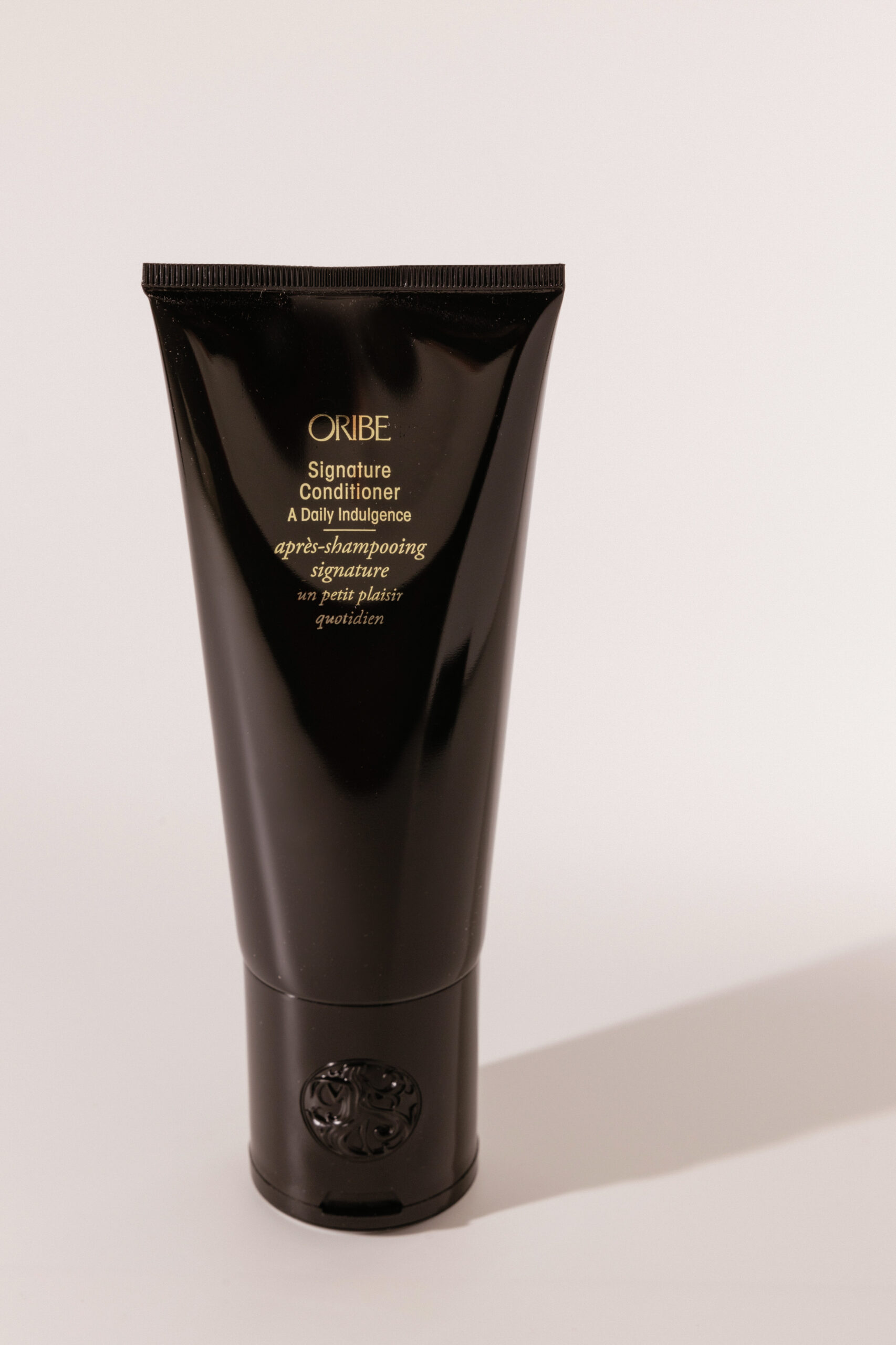 Кондиционер для ежедневного ухода Вдохновение дня Oribe Signature Conditioner A Daily Indulgence 200 ml
Кондиционер для ежедневного ухода Вдохновение дня Oribe Signature Conditioner A Daily Indulgence 200 ml
