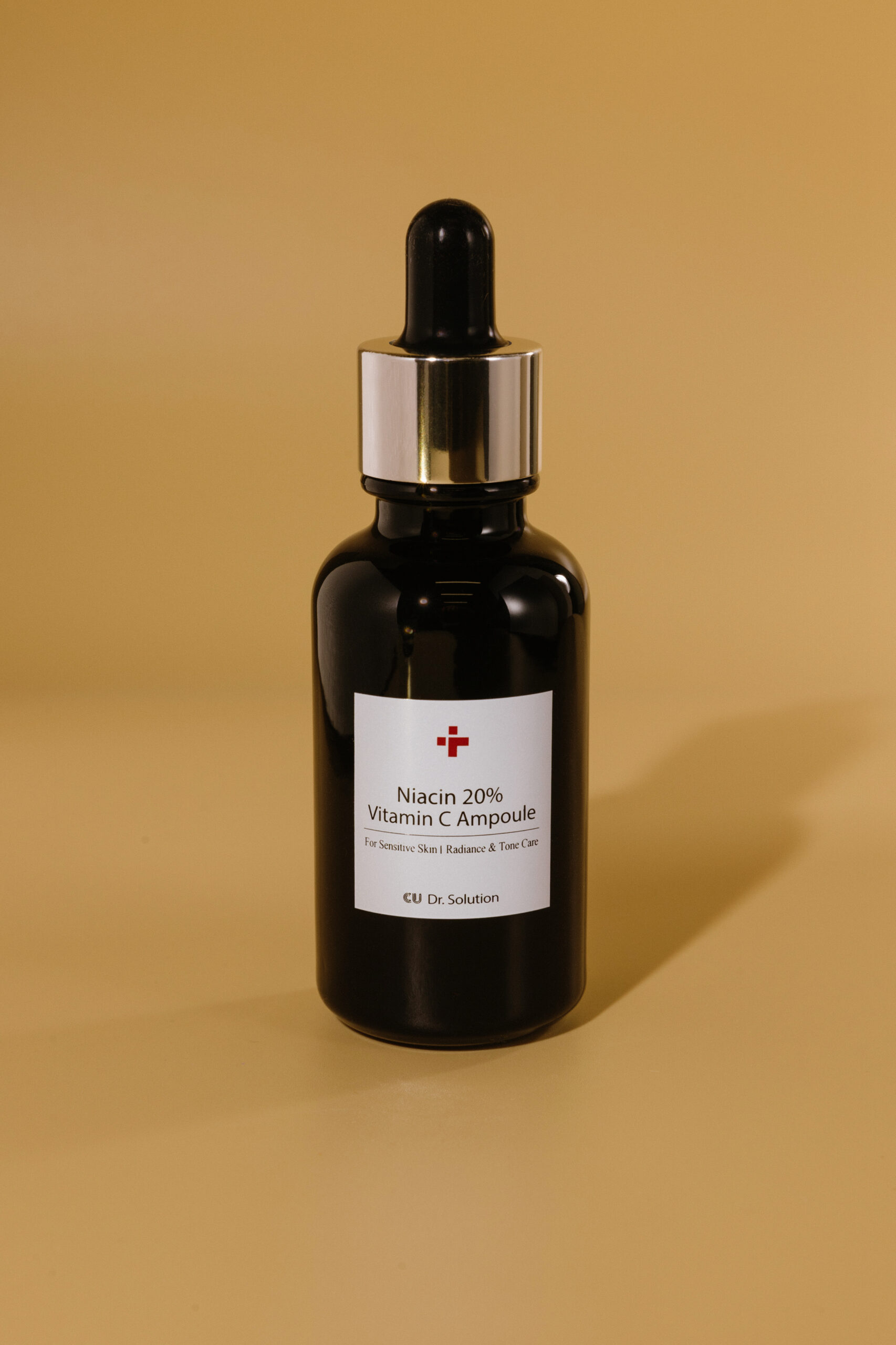Концентрированная сыворотка с ниацинамидом 20% и витамином С CU Dr. Solution Niacin 20% Vitamin C Ampoule 30 ml
Концентрированная сыворотка с ниацинамидом 20% и витамином С CU Dr. Solution Niacin 20% Vitamin C Ampoule 30 ml