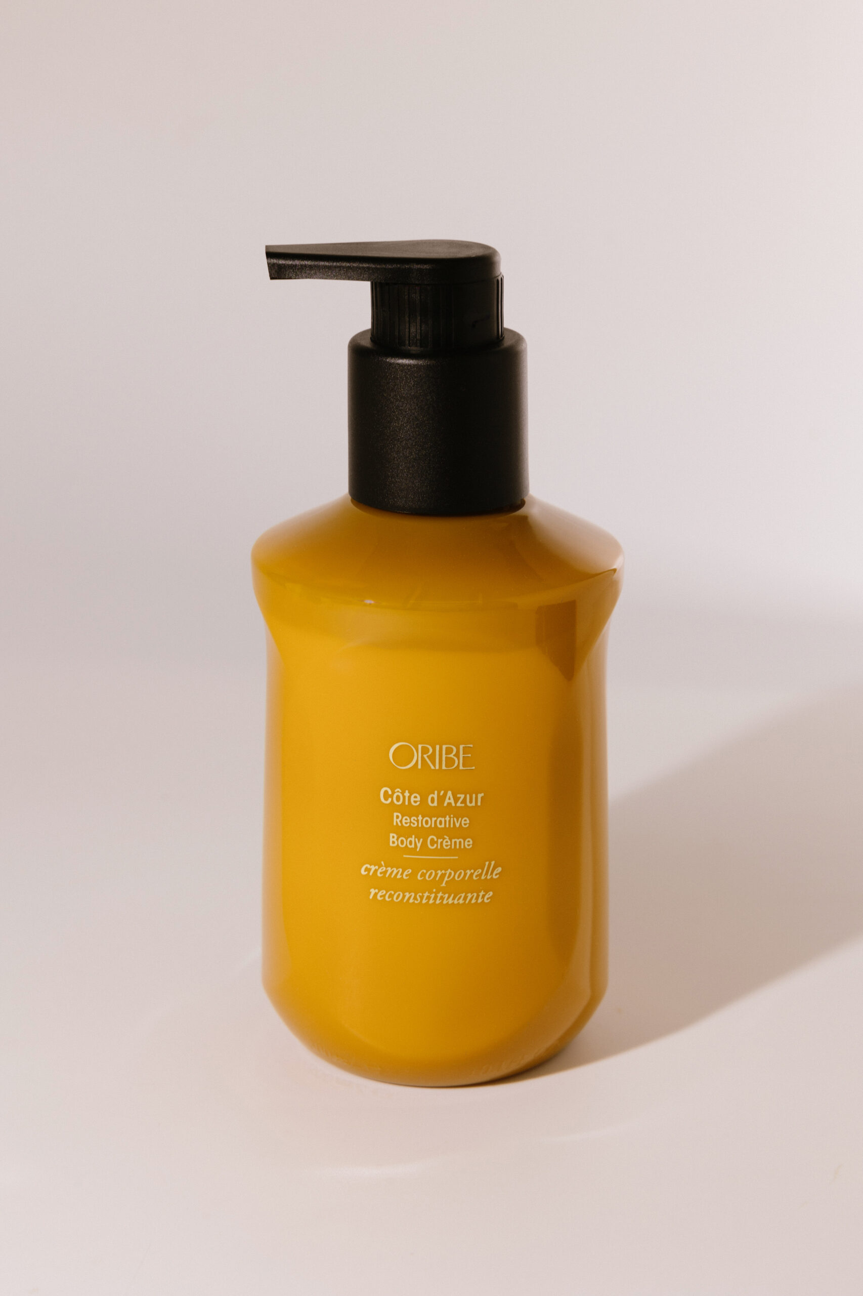 Насыщенный крем для тела "Лазурный берег" Oribe Cote d'Azur Restorative Body Creme 300ml
Насыщенный крем для тела "Лазурный берег" Oribe Cote d'Azur Restorative Body Creme 300ml