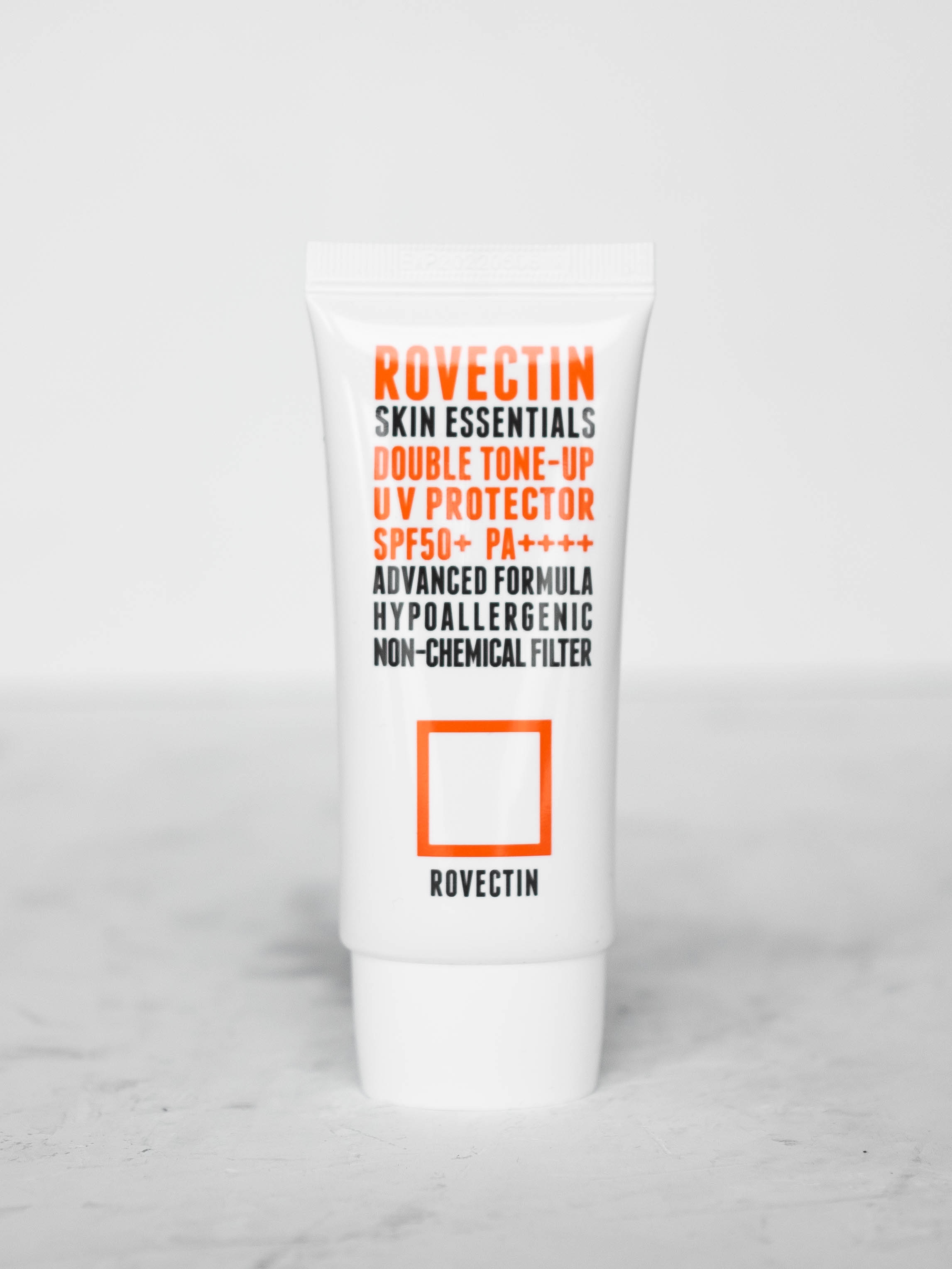 Санскрин на физических фильтрах для выравнивания тона с сатиновым финишем ROVECTIN Skin Essentials Double Tone-up UV Protector SPF50+PA++++ 50ml