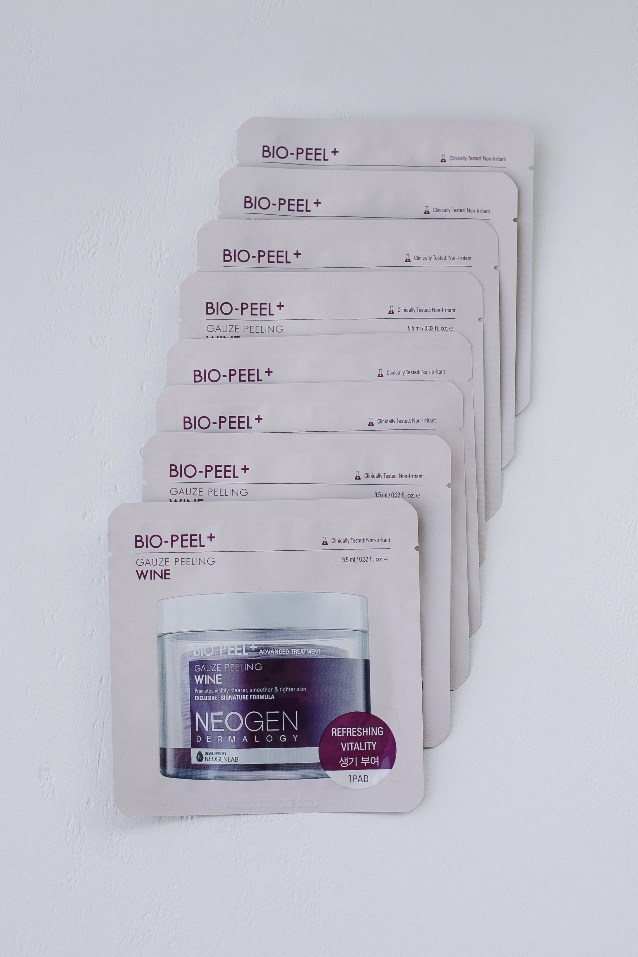 Пилинг-диски для ровного тона и рельефа кожи Neogen Dermalogy Bio-Peel Gauze Peeling Wine 2.48 oz / 76ml (8 пэды) - фото 1
