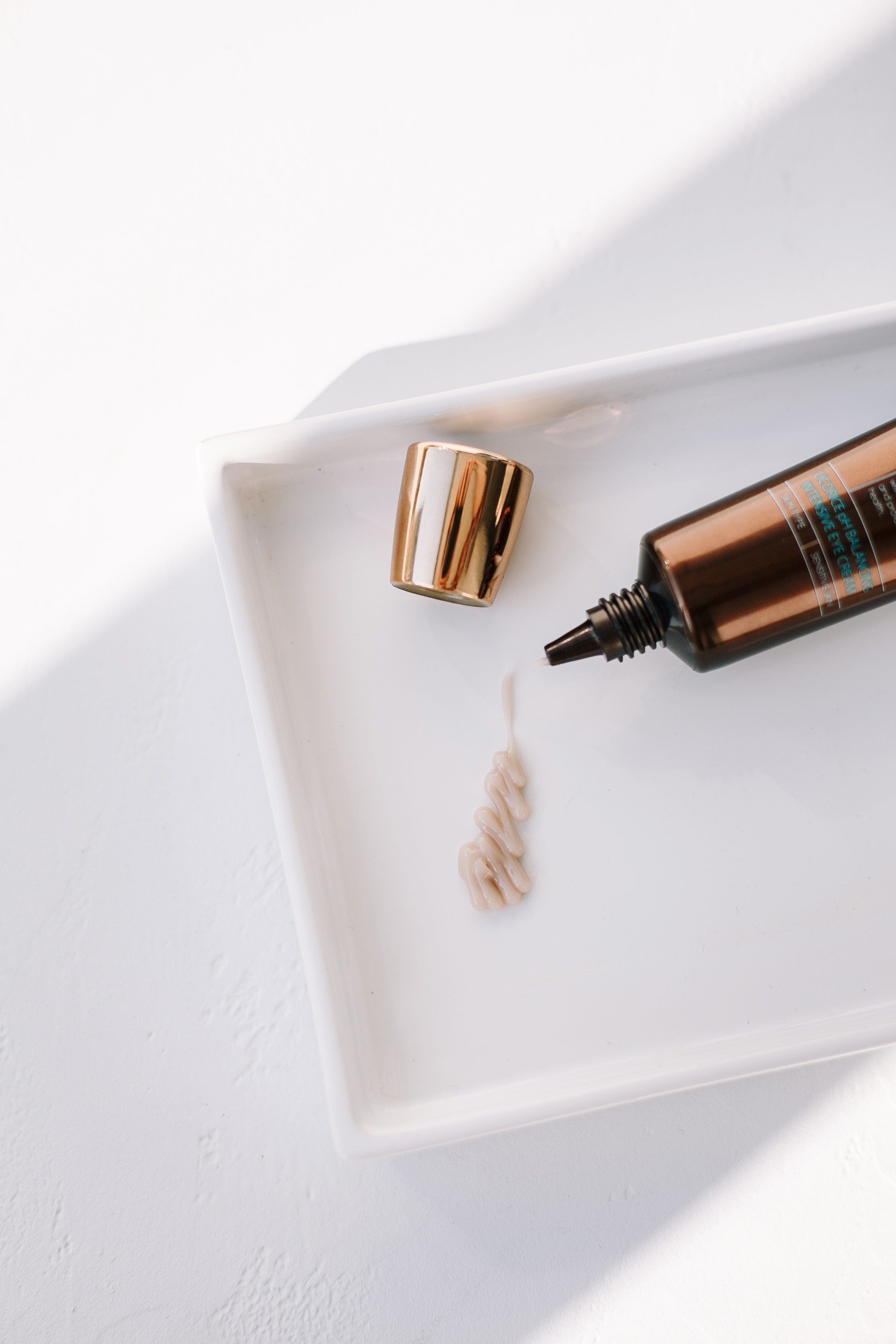 acwell licorice ph balancing eye cream