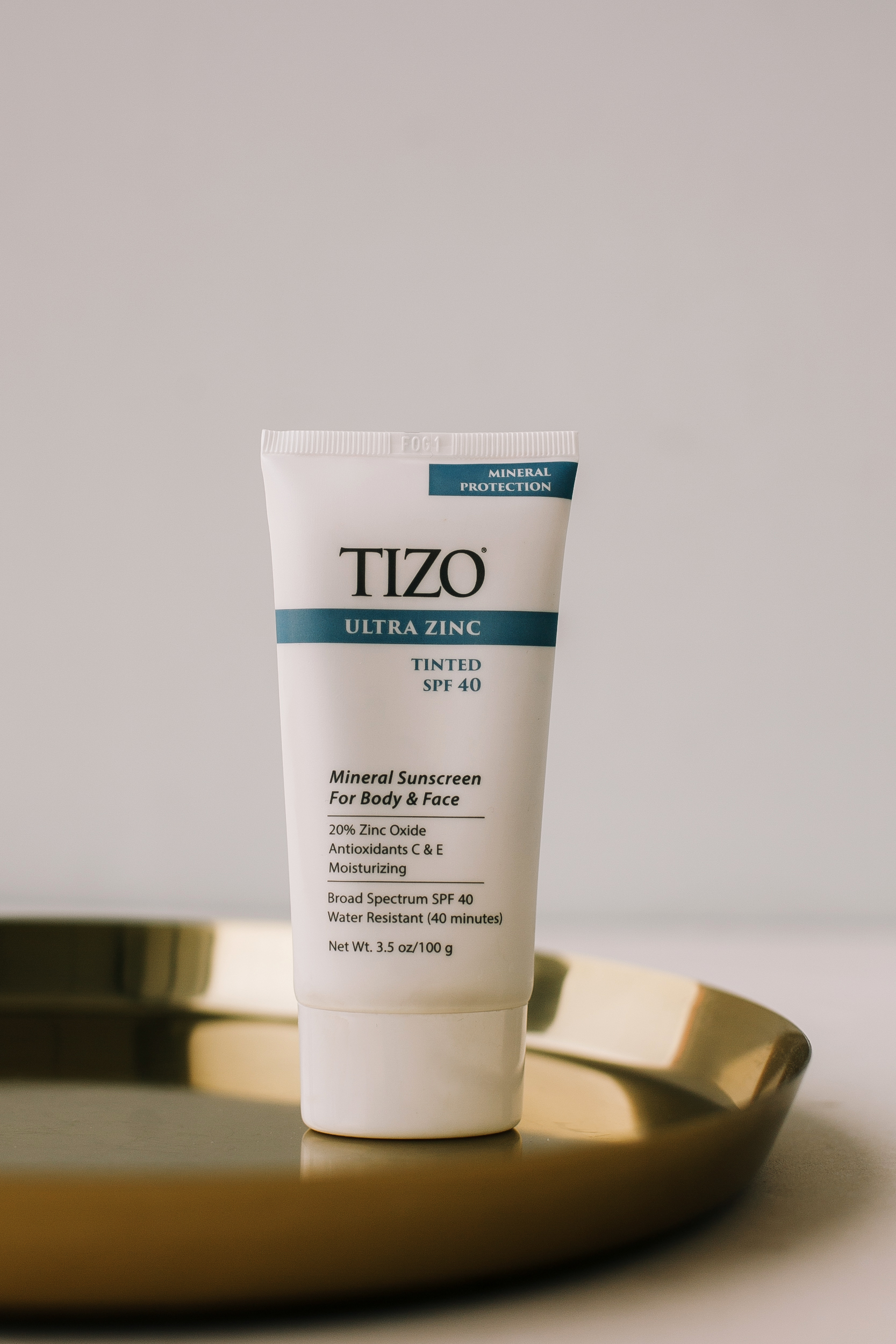 Крем солнцезащитный для лица и тела с оттенком TiZO Ultra Zinc SPF 40 Tinted 100g