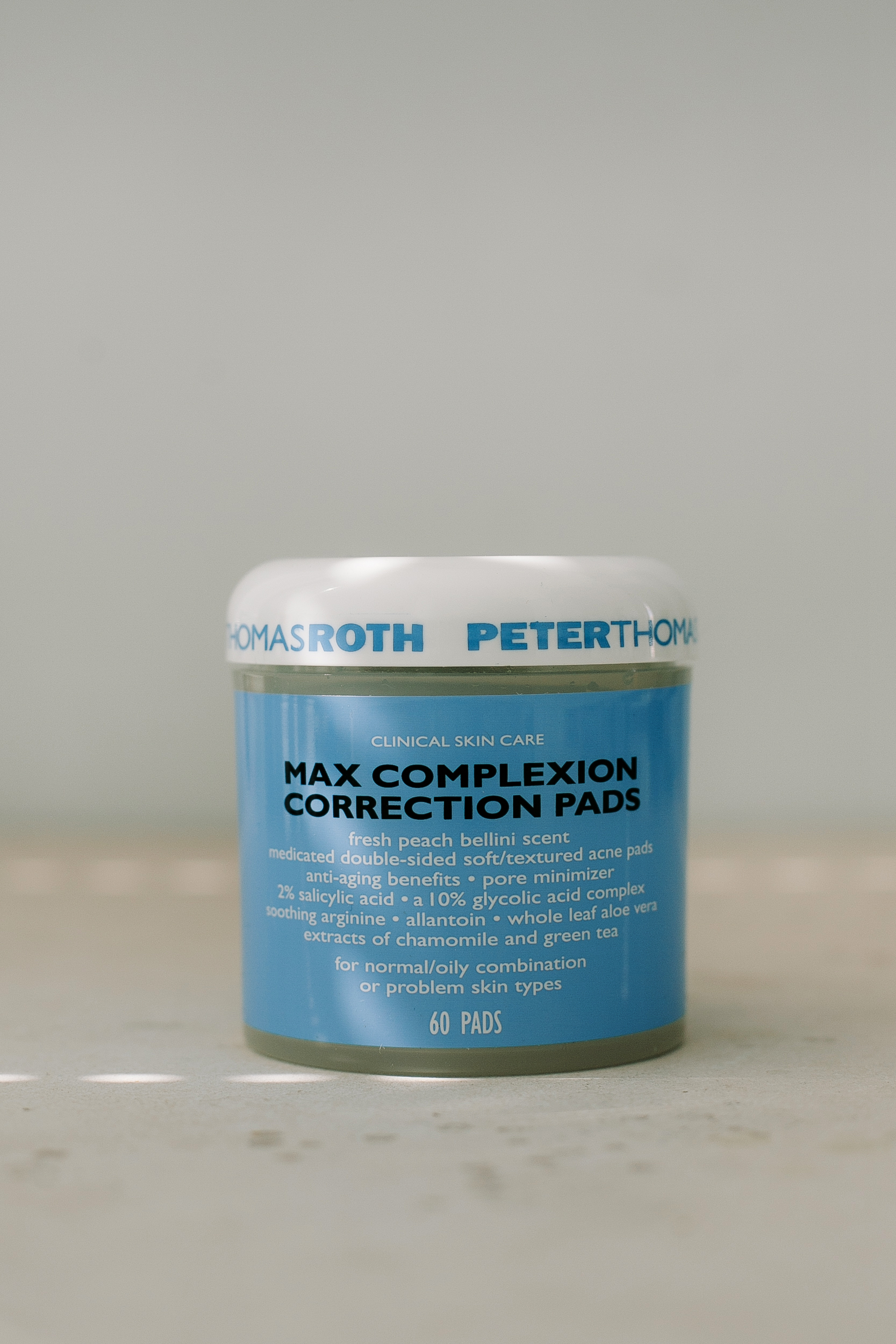 Пэды для проблемной кожи с 2% салициловой кислоты и 10% гликолевой кислоты  PETER THOMAS ROTH Max Complexion Correction Pads 60 шт