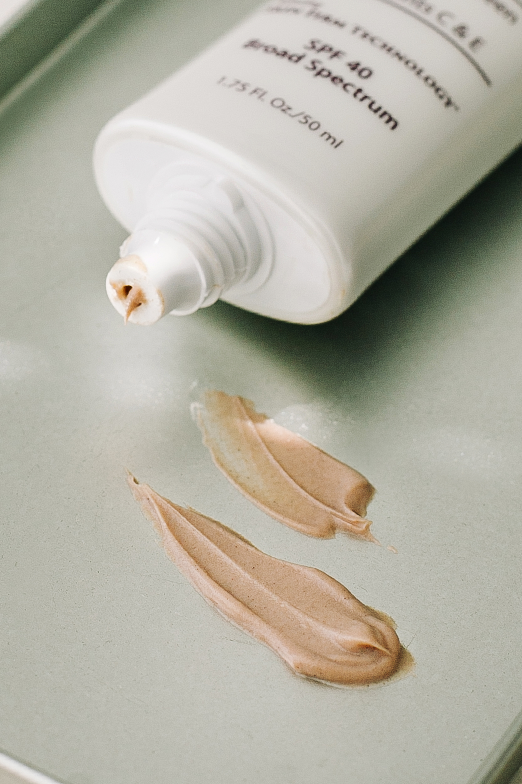 Дневной крем-санскрин с оттенком TiZO Photoceutical AM Replenish SPF 40 ...