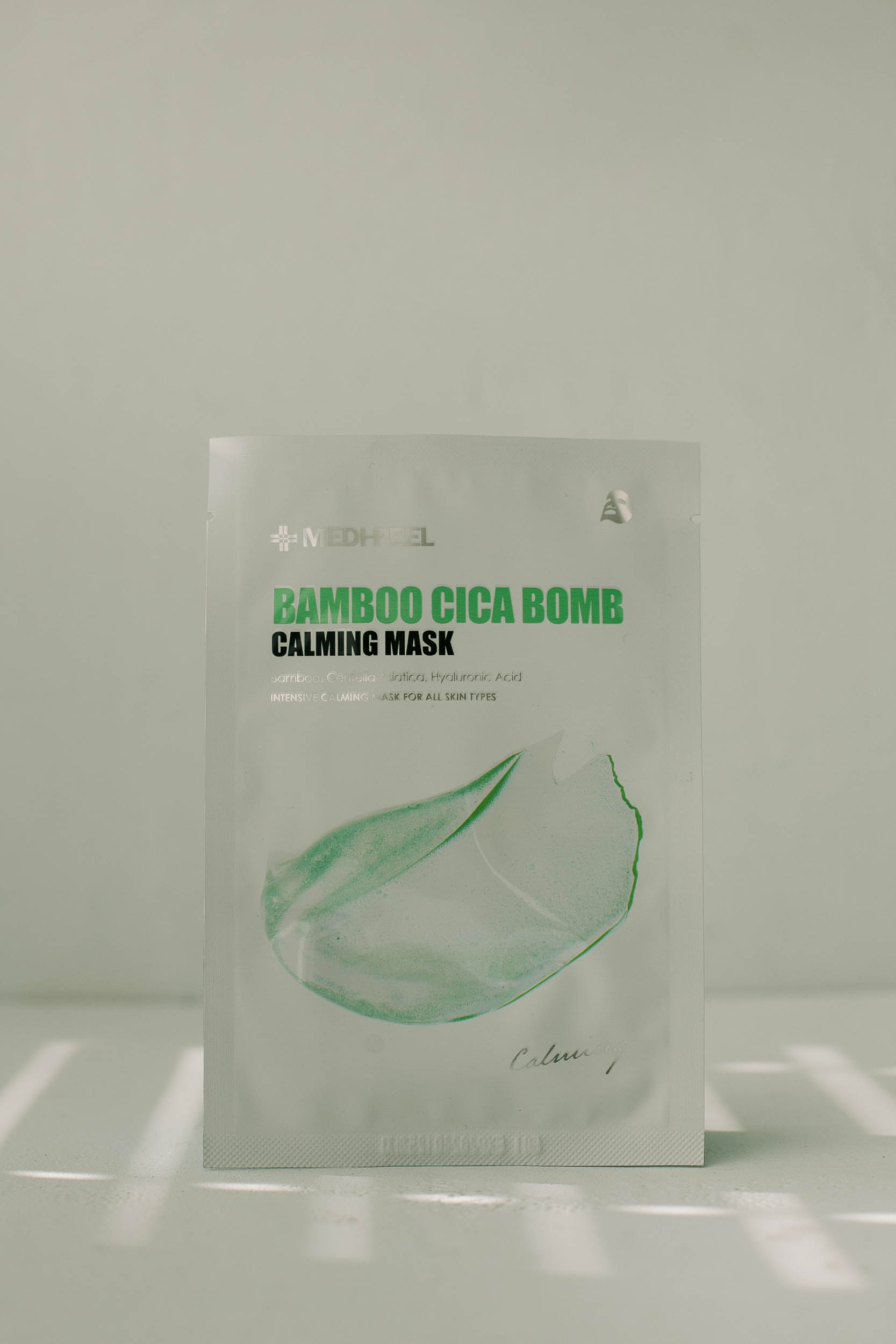 Маска тканевая успокаивающая MEDI-PEEL Bamboo Cica Bomb Calming Mask 25ml