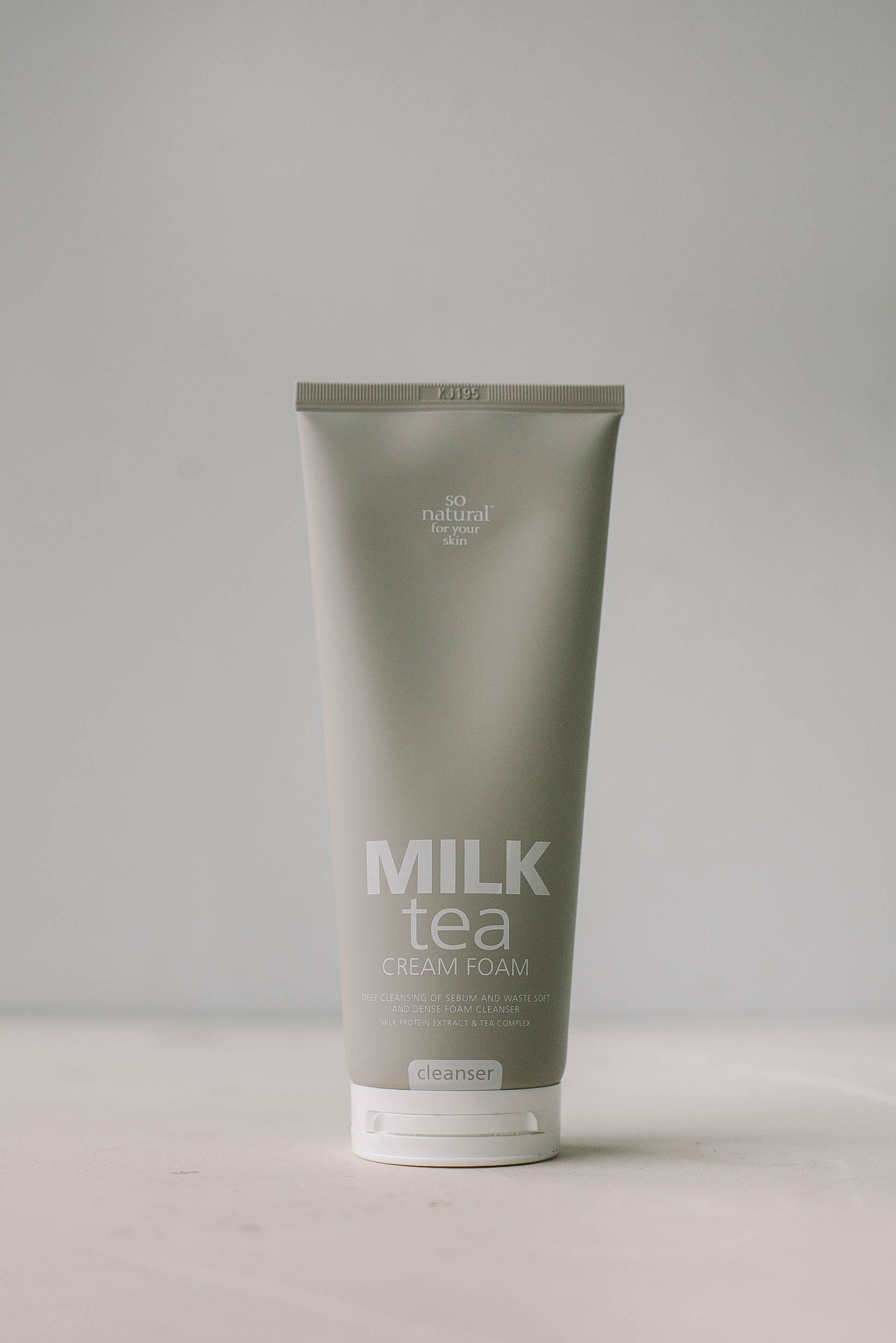 Тонизирующая крем-пенка  So Natural Milk Tea Cream Foam 200ml - фото 1