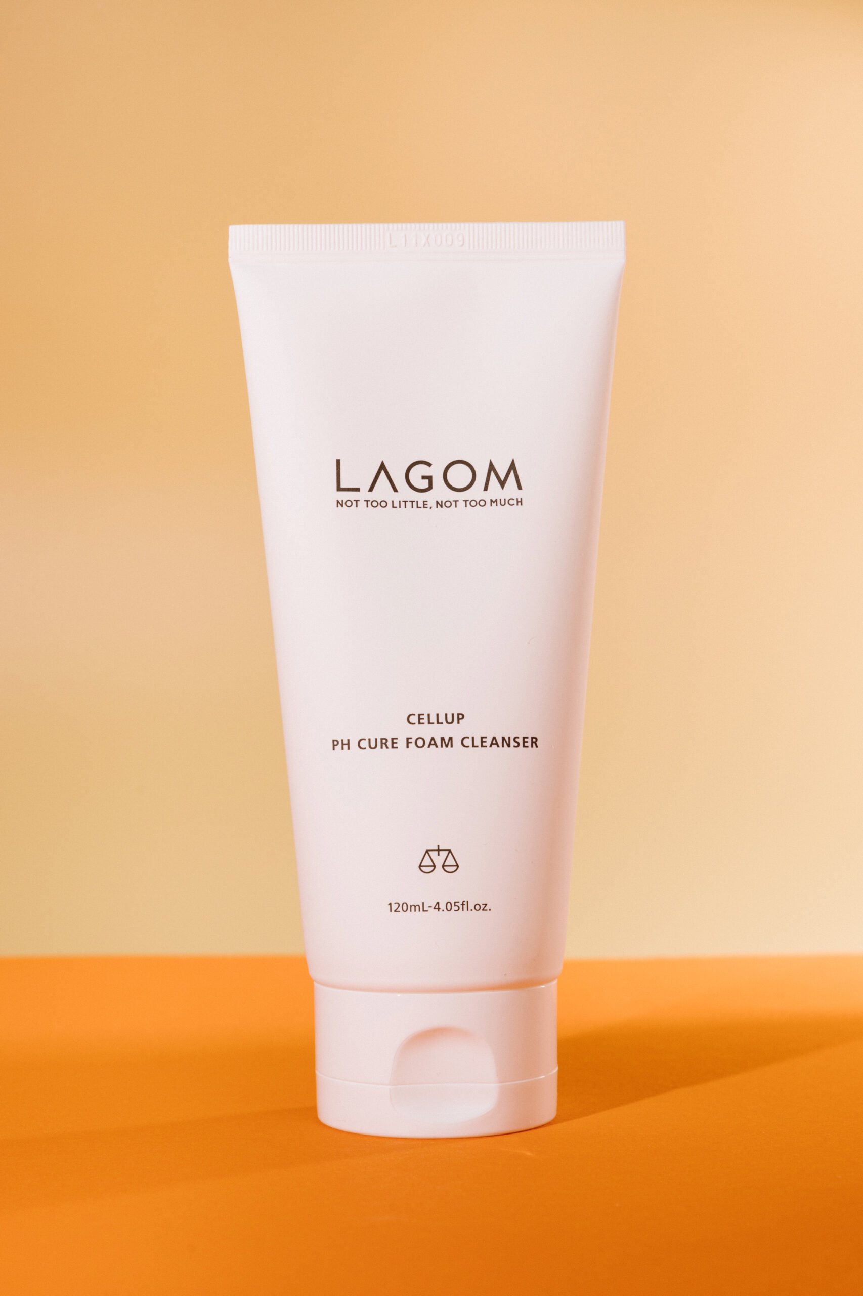

Пенка очищающая с гималайской солью Lagom Cellup Ph Cure Foam Cleanser 120ml