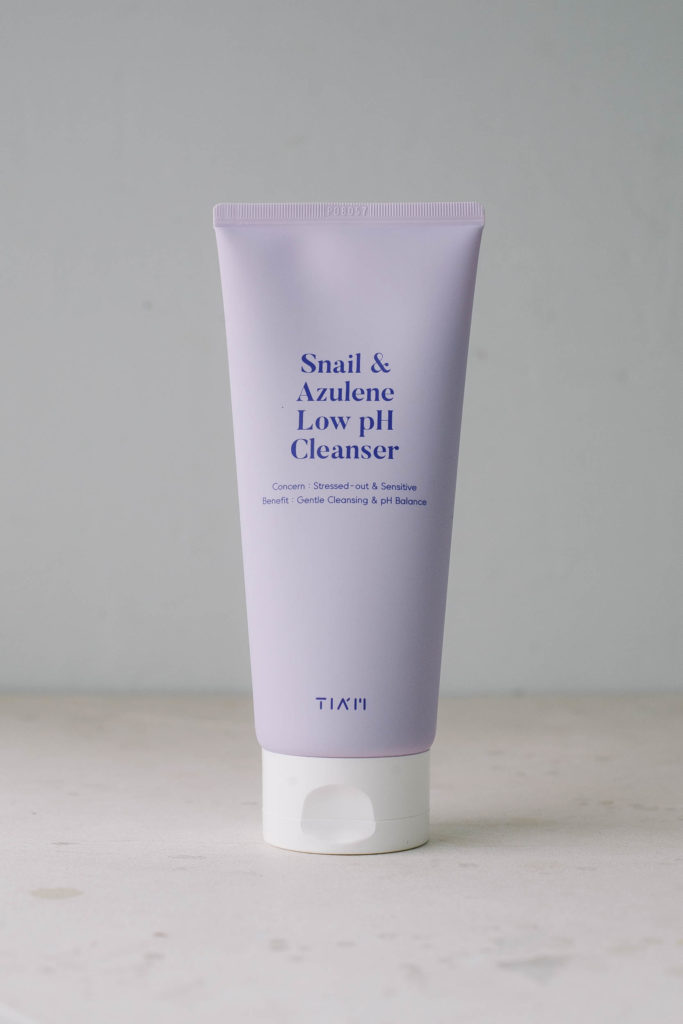 Мягкий гель для умывания с улиткой и азуленом TIAM Snail & Azulene Low pH Cleanser 200ml