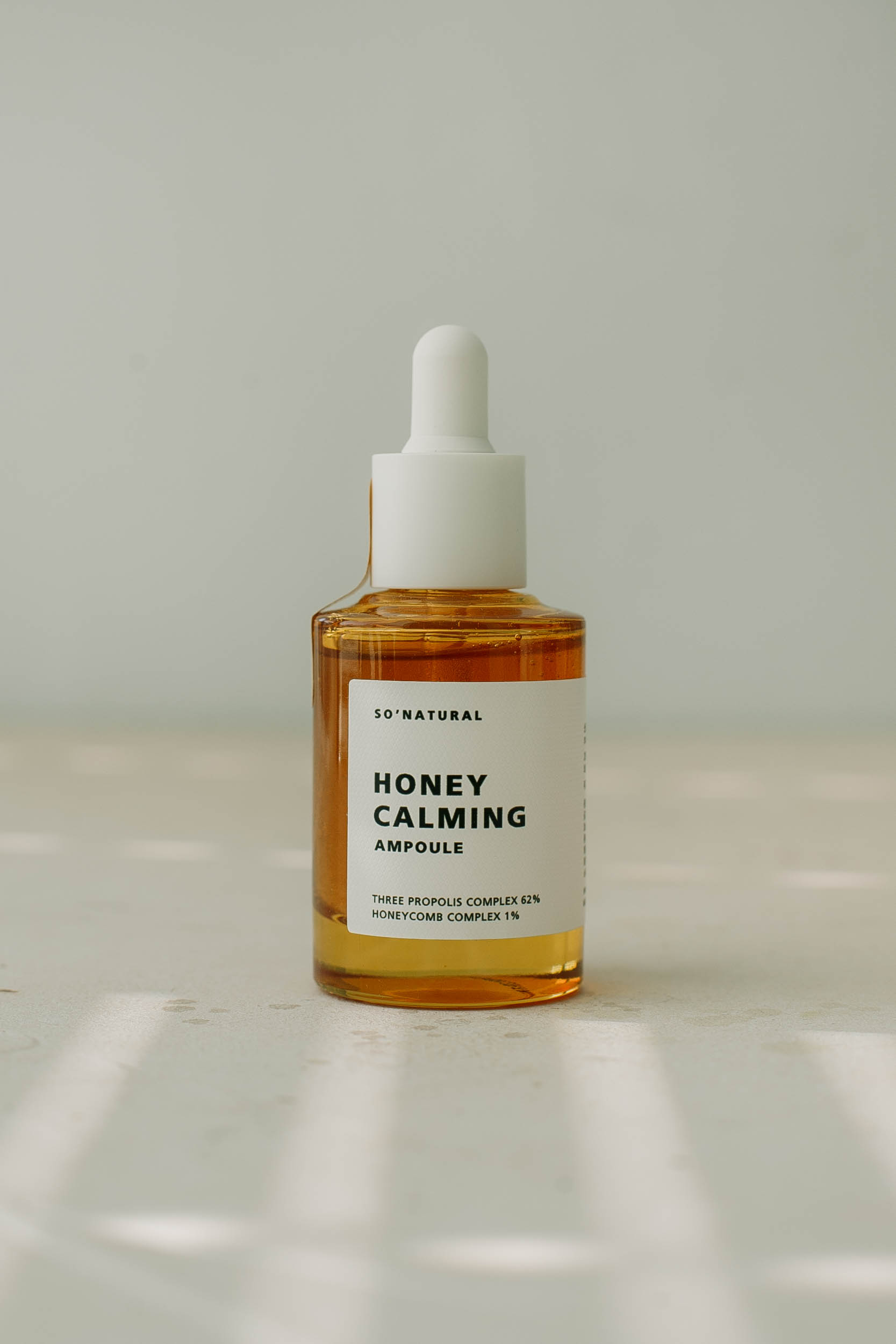 Оздоравливающая сыворотка на основе экстракта прополиса So Natural Honey Calming Ampoule 30ml