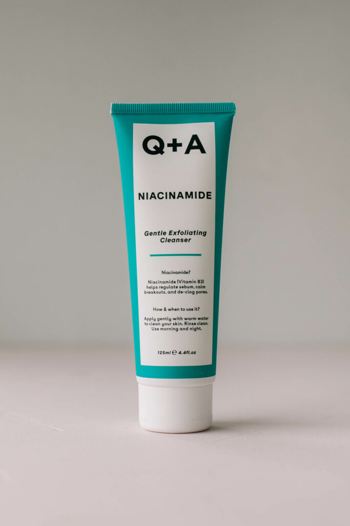 Мягкий гель для умывания с отшелушивающим эффектом Q+A Niacinamide Gentle Exfoliating Cleanser 125ml