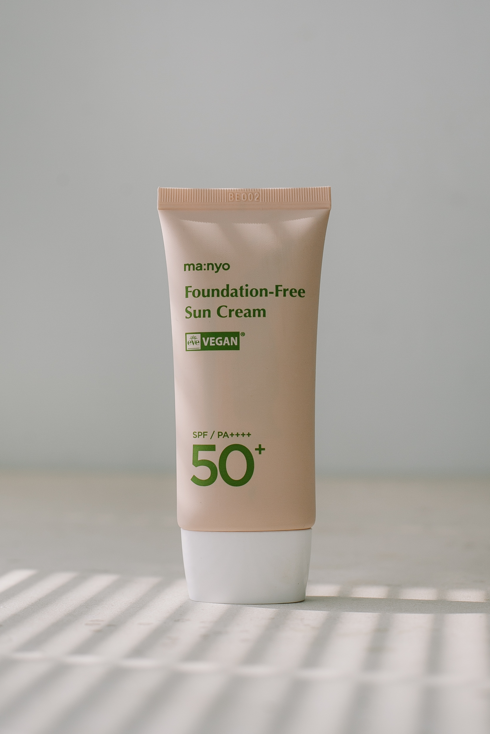 Тонирующий санскрин на физических фильтрах Manyo Factory Foundation-Free Sun Cream SPF50+ PA++++ 50ml