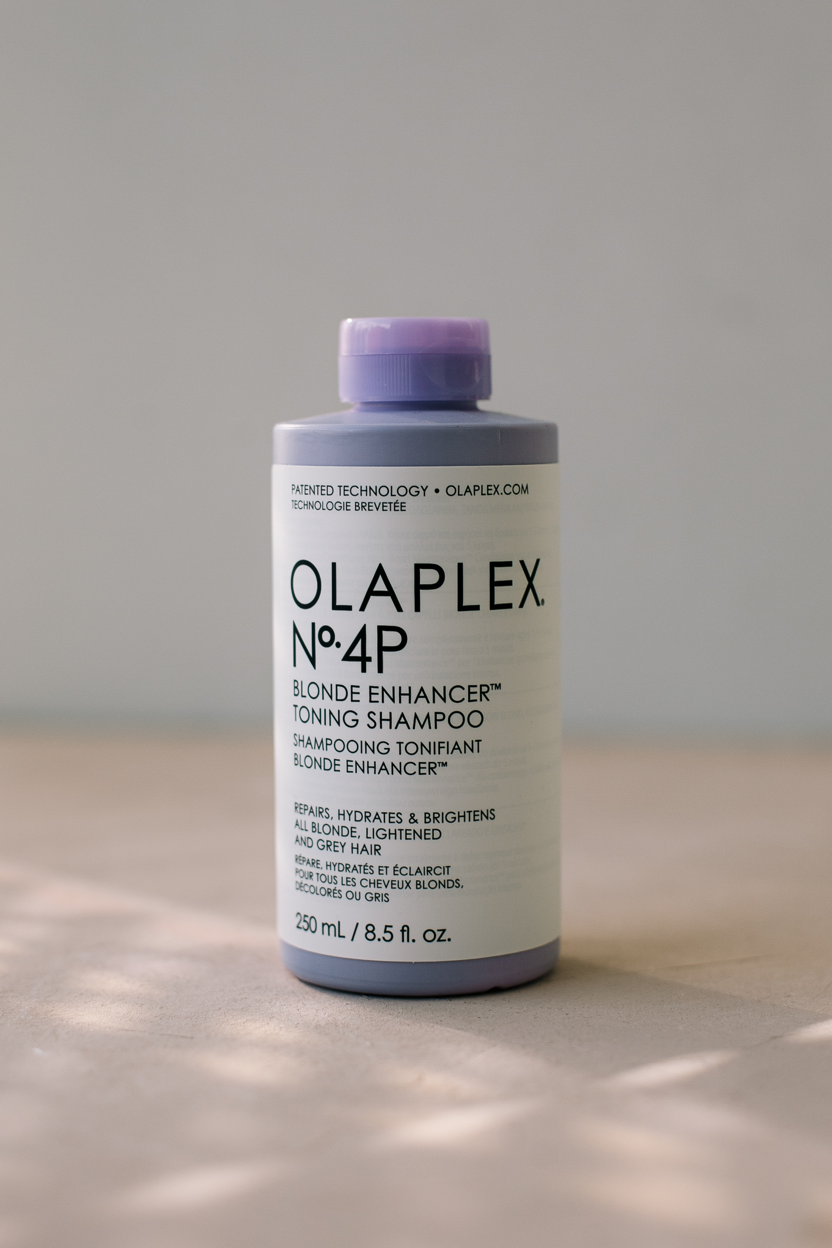 Шампунь тонирующий “Система защиты для светлых волос” Olaplex №4P Blonde Enhancer Toning Shampoo 250ml