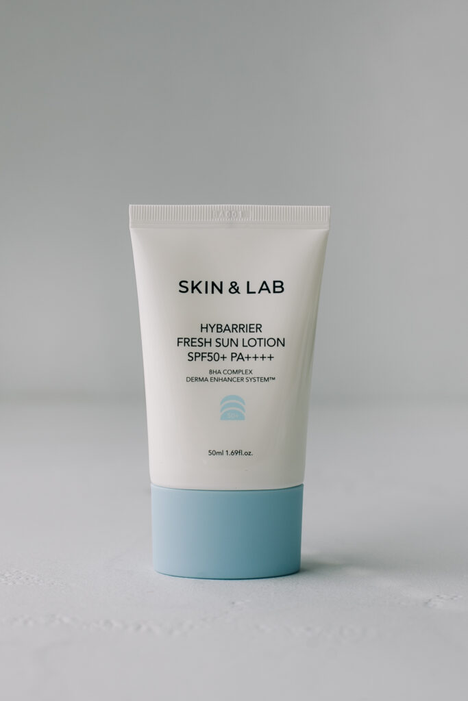 Увлажняющий солнцезащитный крем для лица и тела SKIN&LAB Hybarrier Fresh Sun Lotion SFP50+ PA++++ 50ml