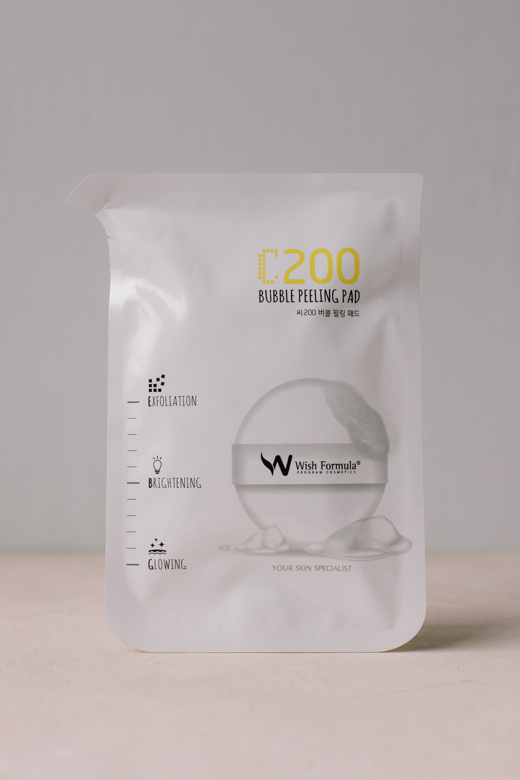 Пилинг-спонж для лица с витамином С Wish Formula C200 Bubble Peeling Pad 1 шт