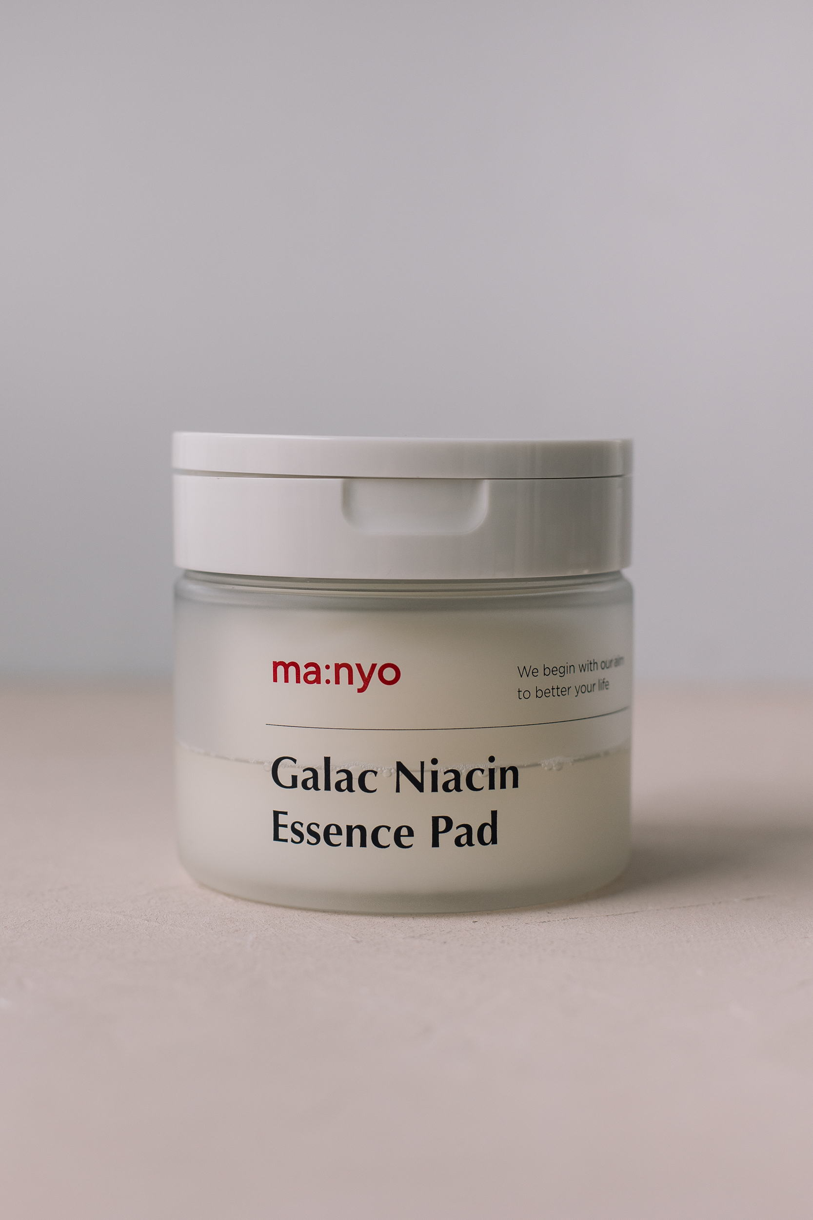 Осветляющие пэды с ниацинамидом Manyo Factory Galac Niacin Essence Pad 80шт/300g - фото 1