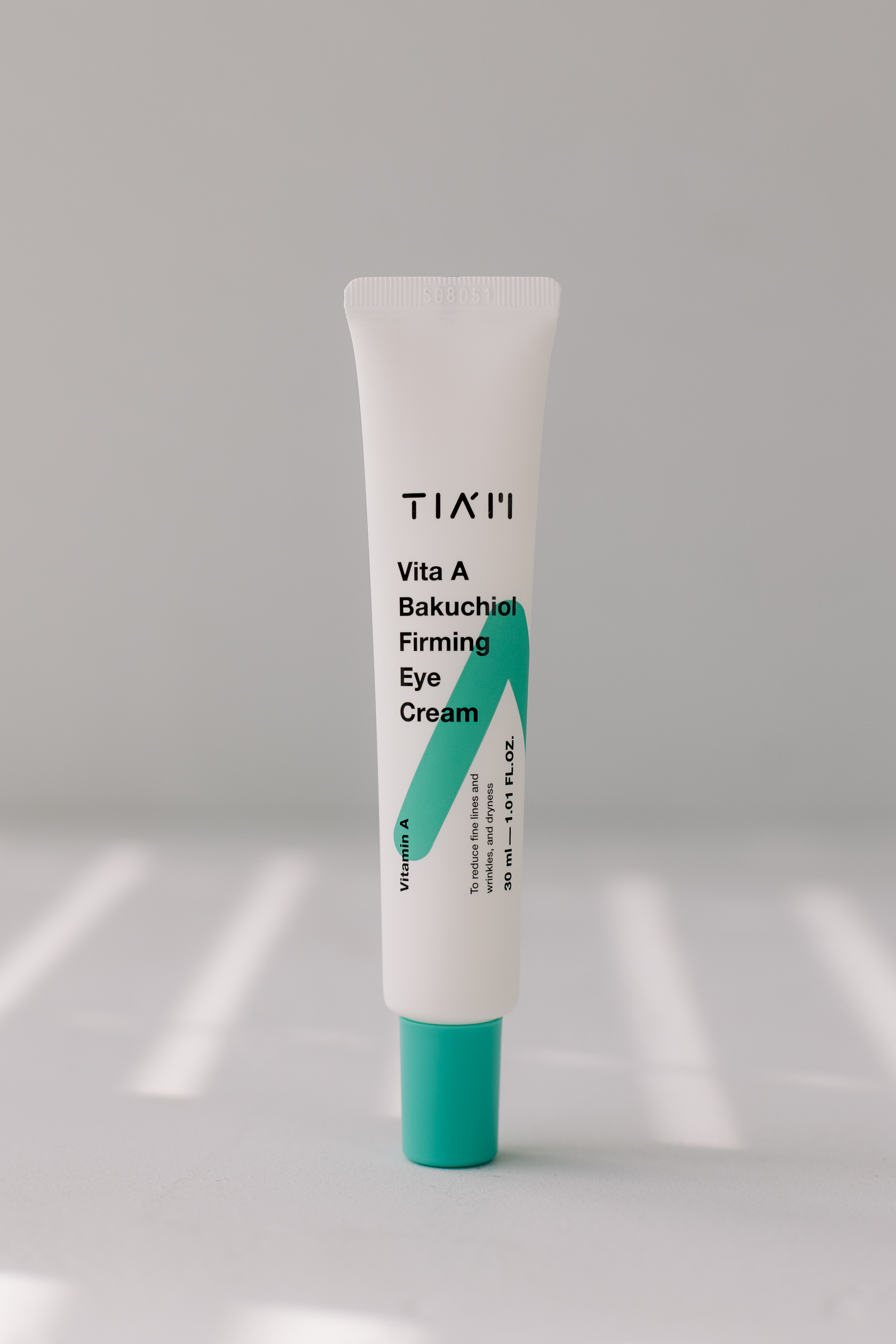 Крем для зоны вокруг глаз с бакучиолом и витамином А TIAM Vita A Bakuchiol Firming Eye Cream 30ml