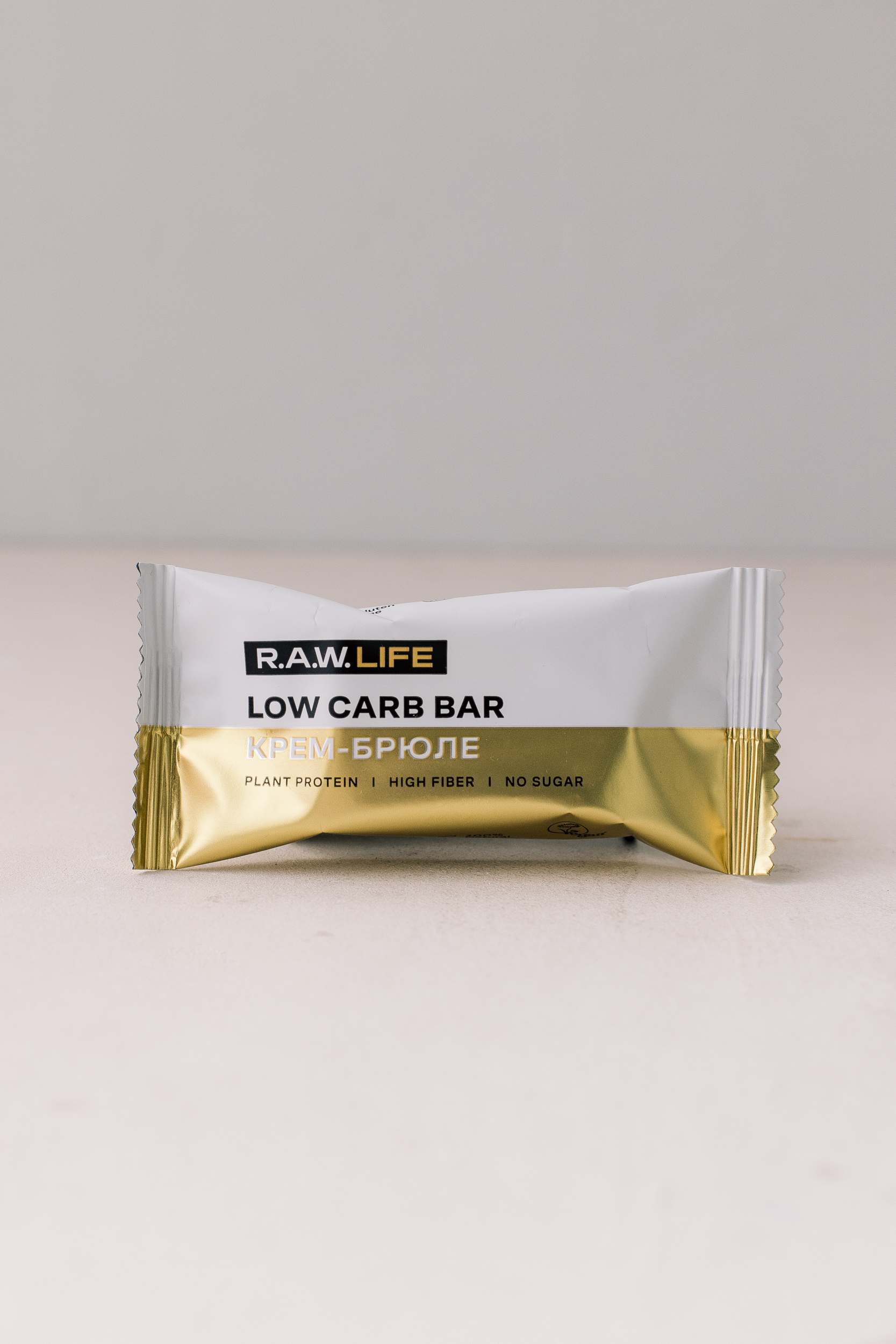 Низкоуглеводный батончик R.A.W. Life Low Carb Bar 