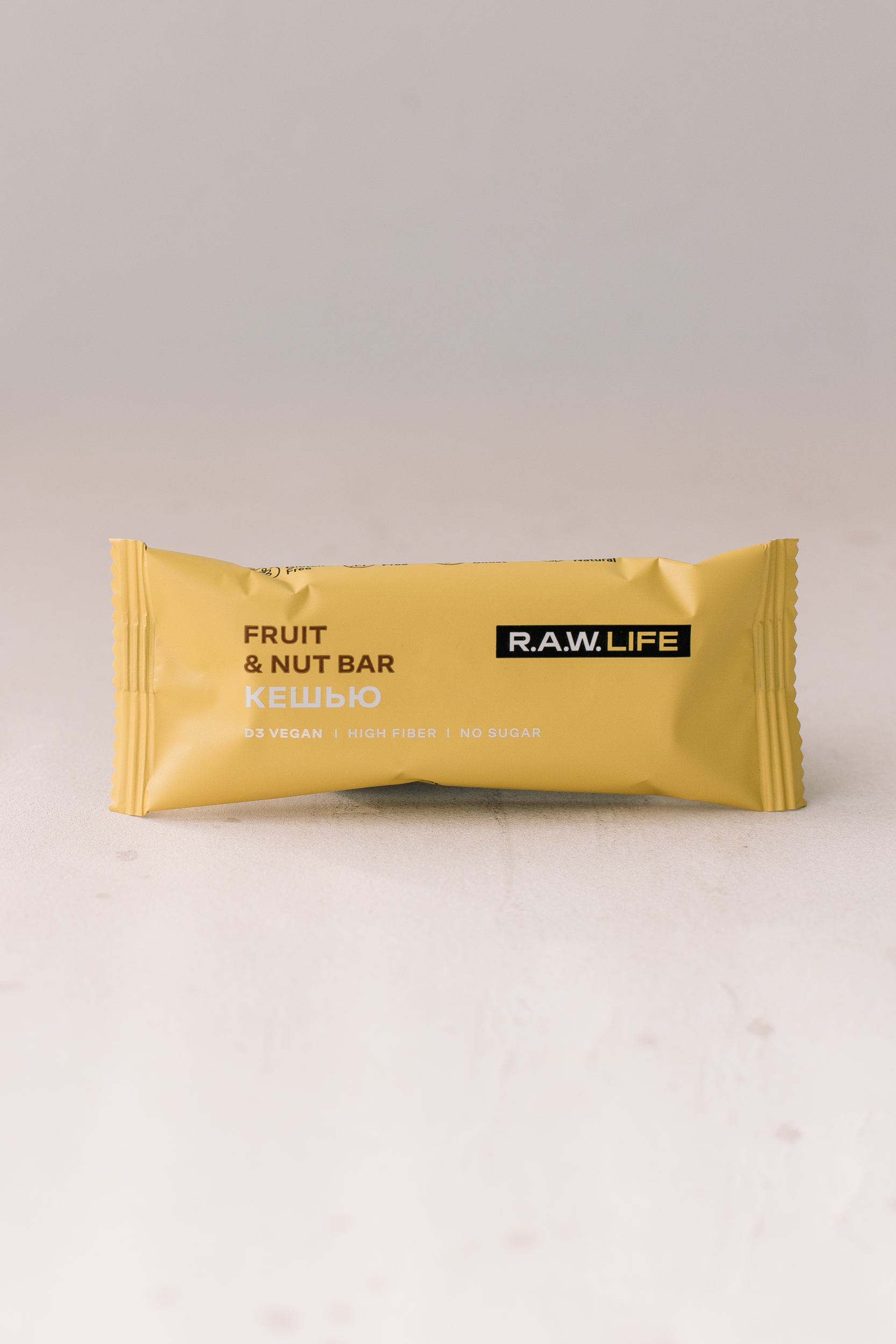 

Орехово-фруктовый батончик R.A.W. Life Fruit & Nut Bar "Кешью" 47g