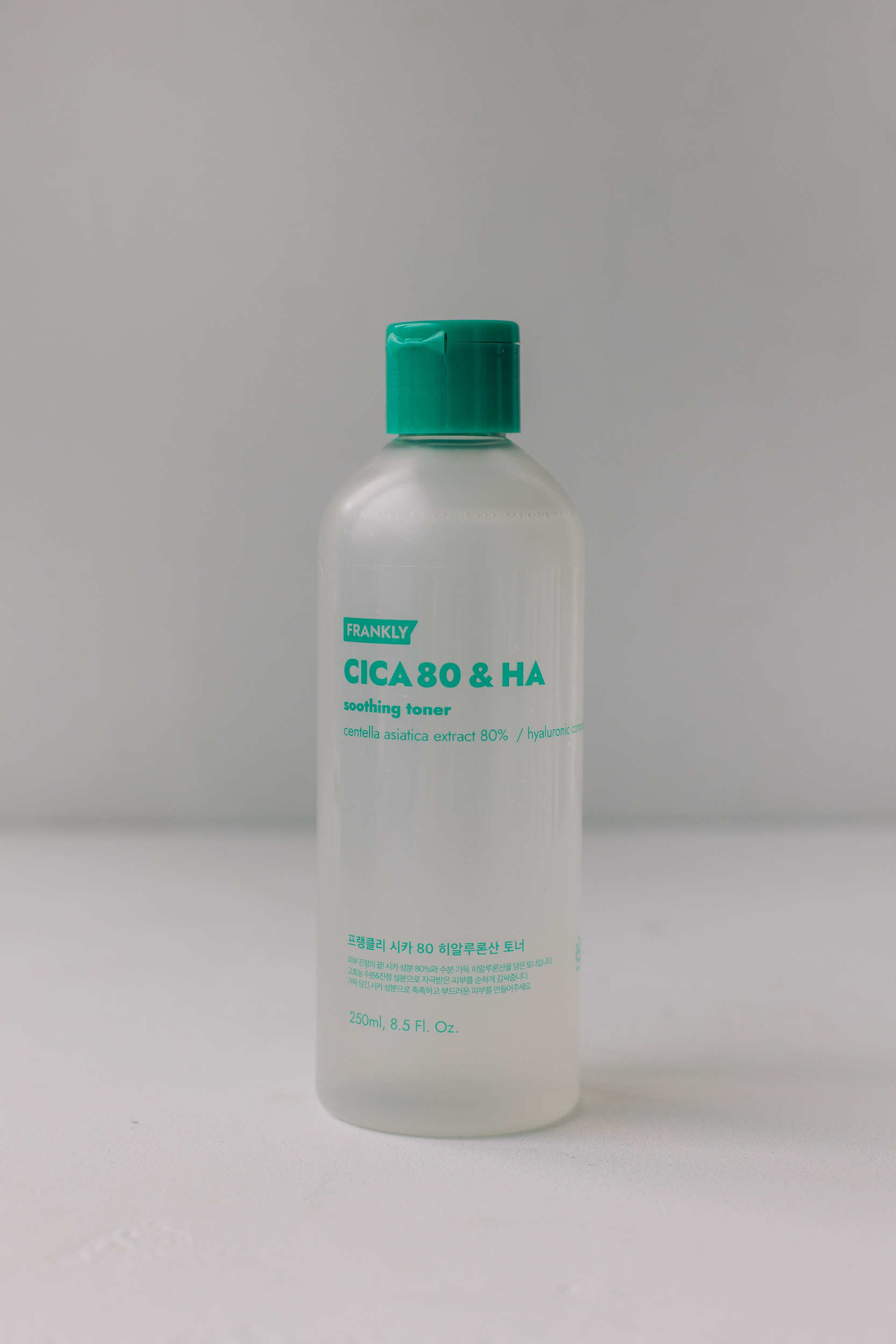 Успокаивающий тонер с центеллой Frankly Cica 80% & Hyaluronic Acid Toner 250ml