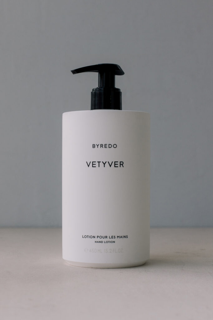 BU// Лосьон для рук BYREDO Vetyver Hand Lotion 450ml