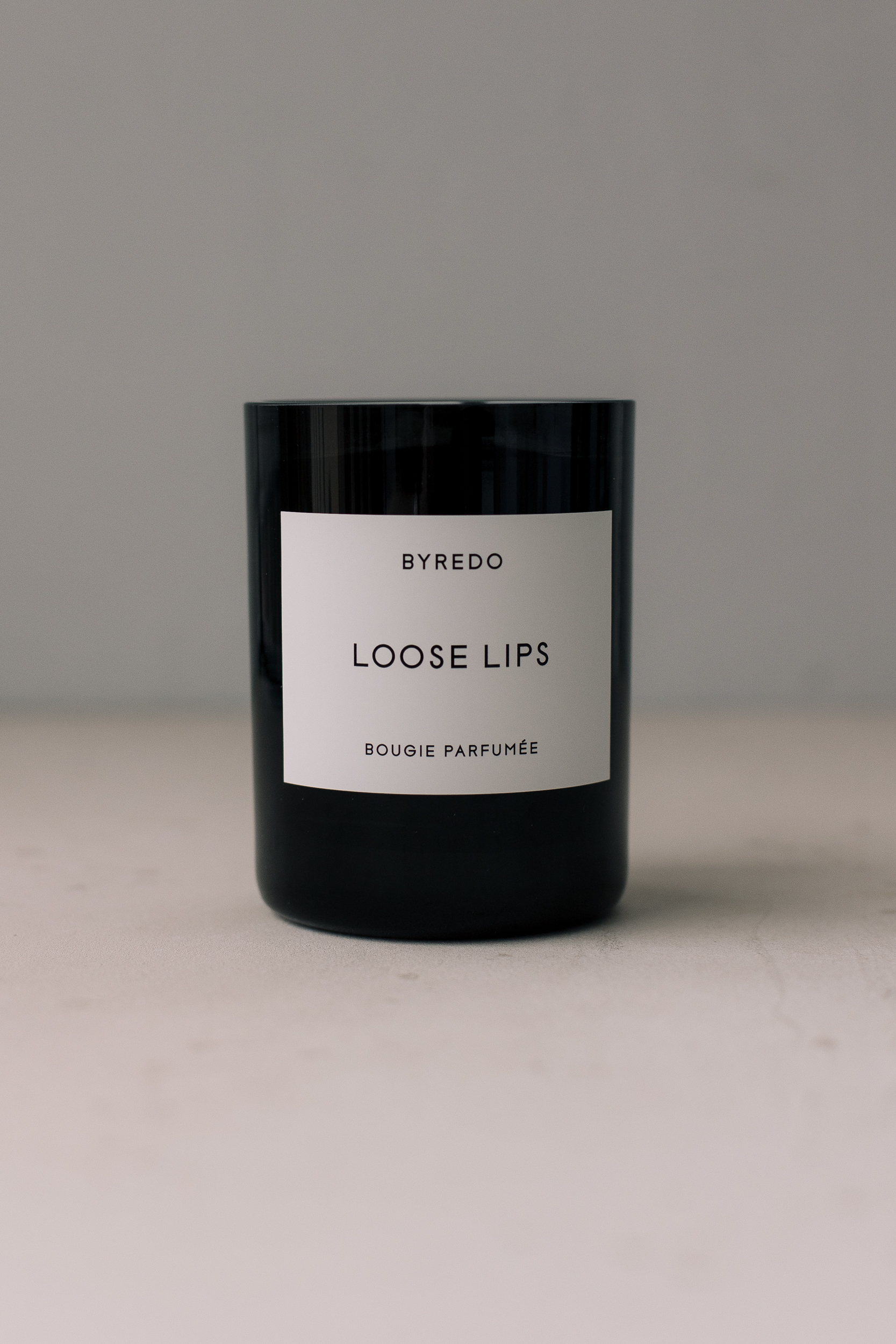 Ароматическая свеча BYREDO Loose Lips Fragranced Candle 240g
