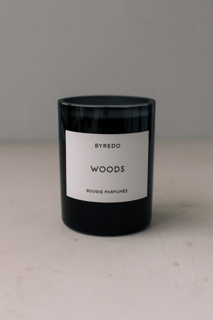 Ароматическая свеча BYREDO Woods Fragranced Candle 240g