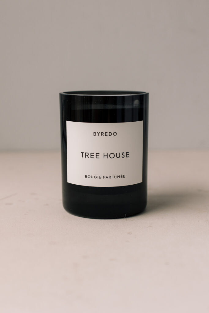 Ароматическая свеча BYREDO Tree House Fragranced Candle 240g