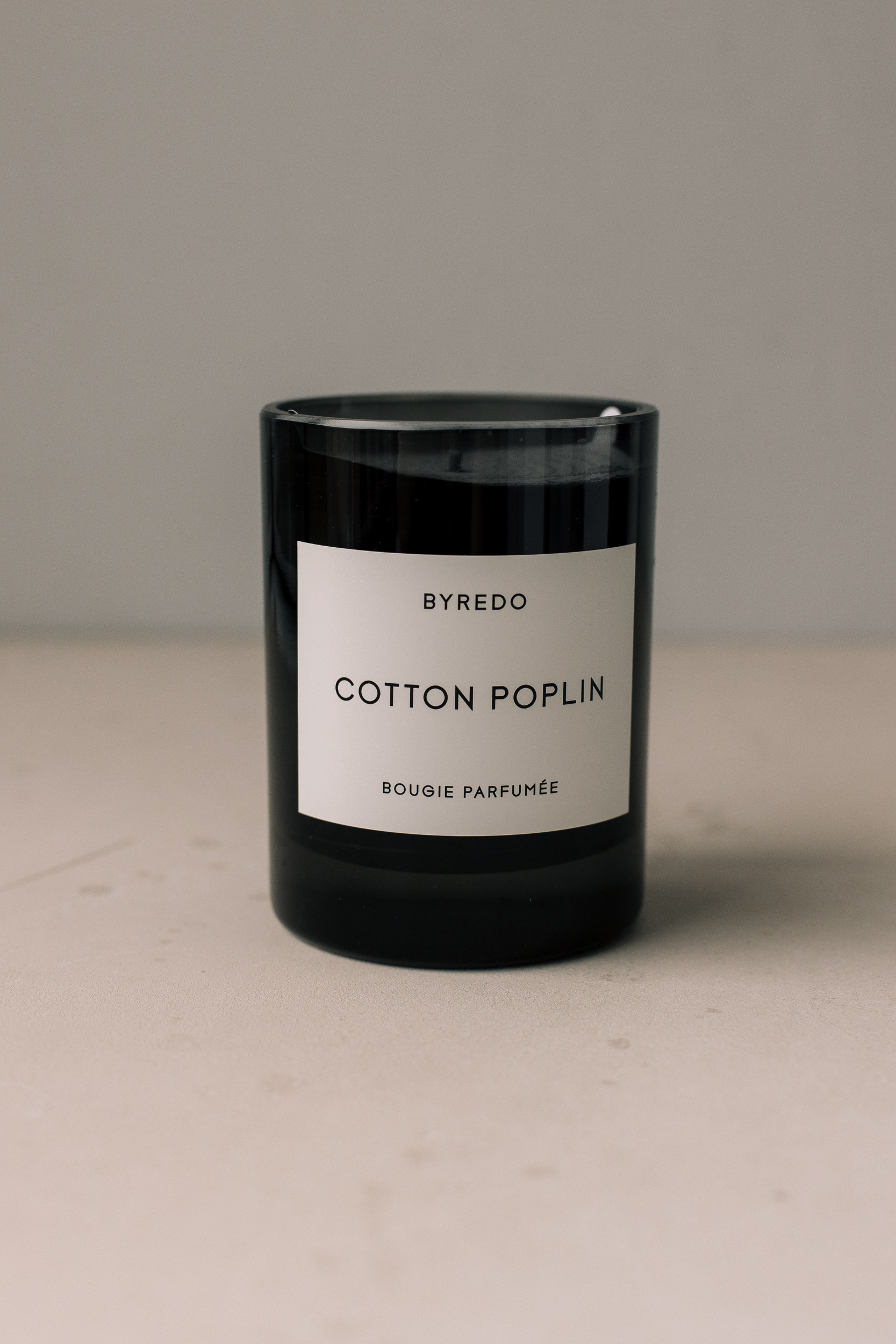 Ароматическая свеча BYREDO Cotton Poplin Fragranced Candle 240g