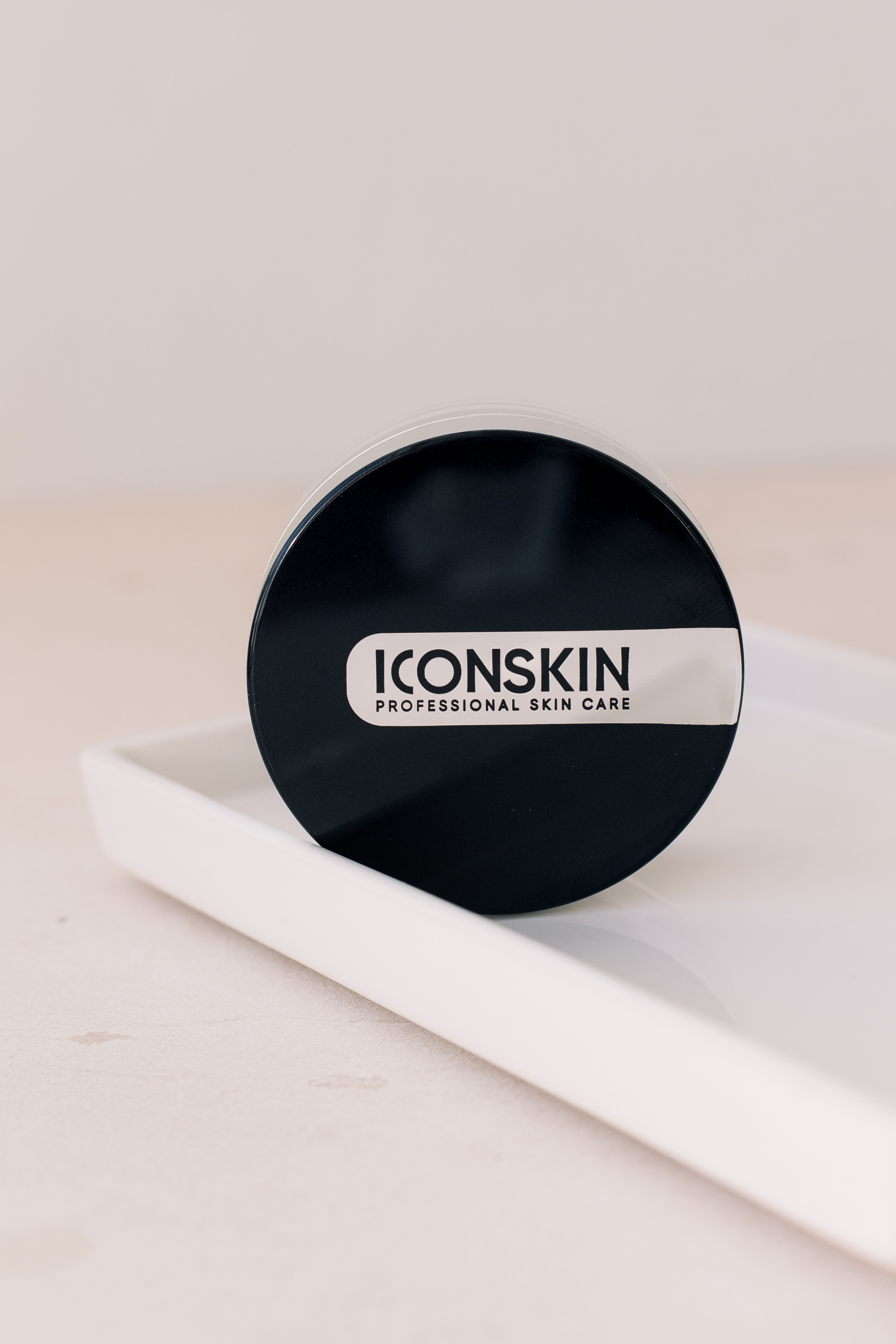 

Минерально-растительная себостатическая пудра ICON SKIN Sebum Lock Overnight Matt & Care Powder 10g