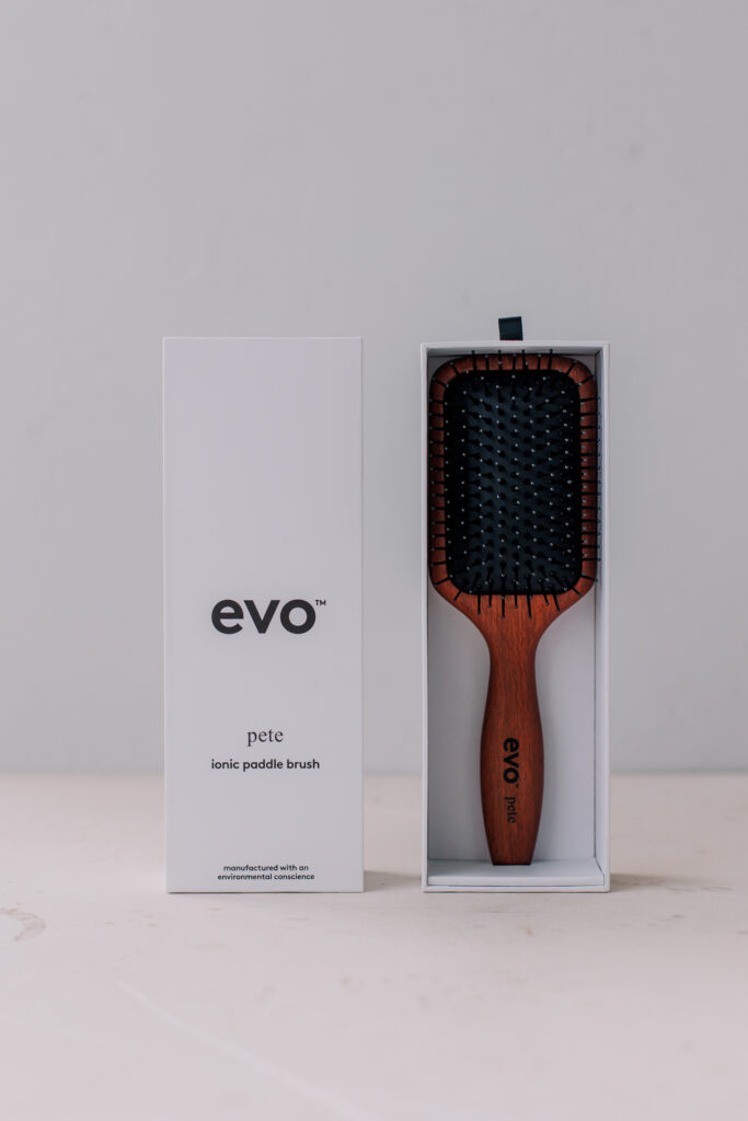 [Пит] Щетка массажная с ионизацией для волос Evo Pete Ionic Paddle Brush 1шт