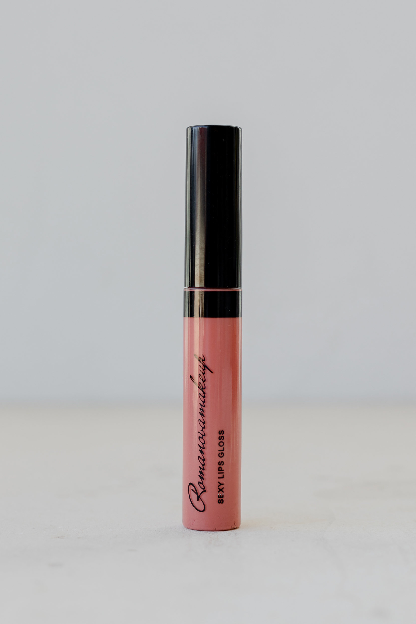 Роскошный блеск для губ, который и правда секси Romanovamakeup Sexy Lips Gloss GLAMOROUS 8.5ml