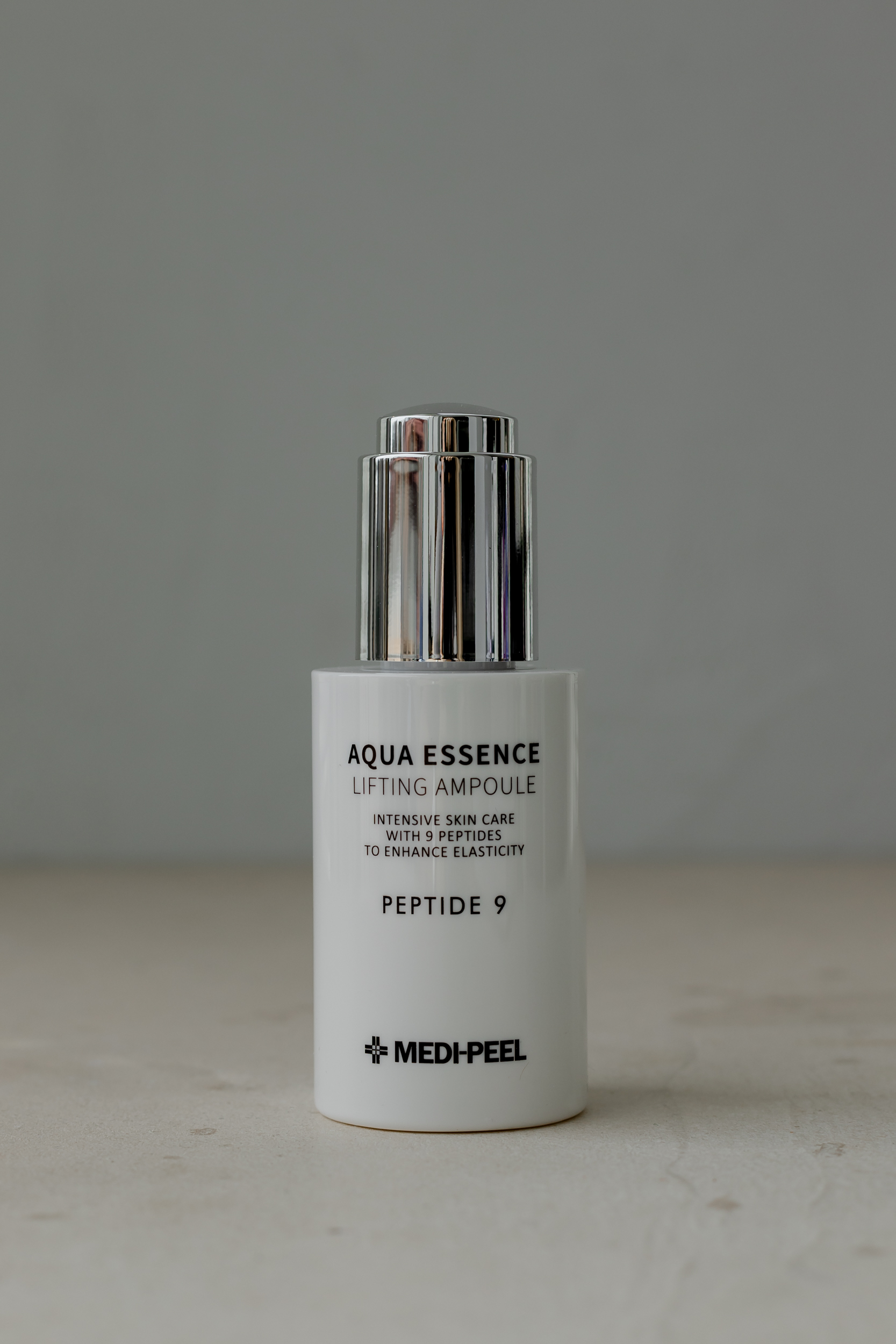 Омолаживающая сыворотка с пептидным комплексом MEDI-PEEL Peptide 9 Aqua Essence Lifting Ampoule 50ml