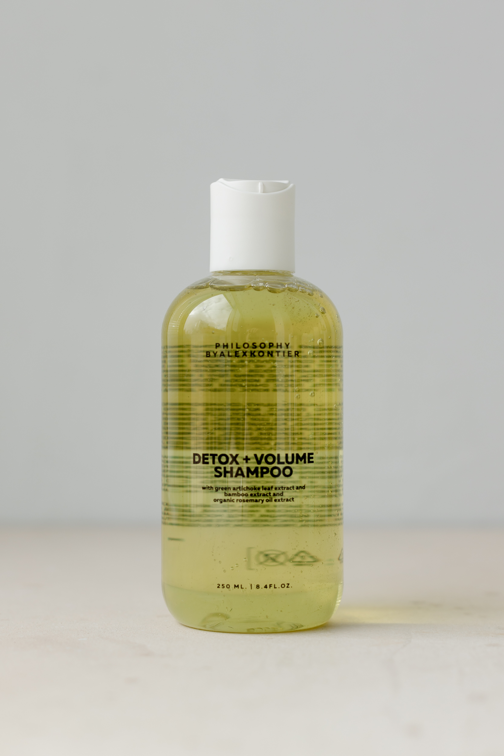 Хелатирующий шампунь для объема волос и чувствительной кожи головы Philosophy By Alex Kontier Detox+Volume Shampoo 250ml