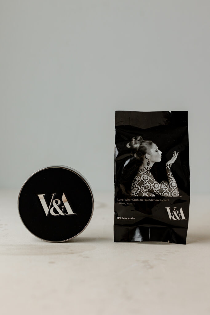 Кушон сияющий  [00 Фарфор] V&A Long-Wear Cushion Foundation Radiant [00 Porcelain] 15g*2