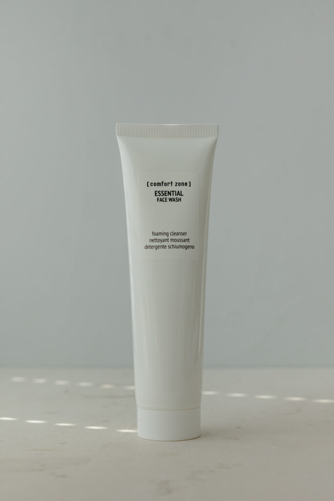 Нежная сливочно-кремовая пенка для умывания Comfort Zone Essential Face Wash 150ml