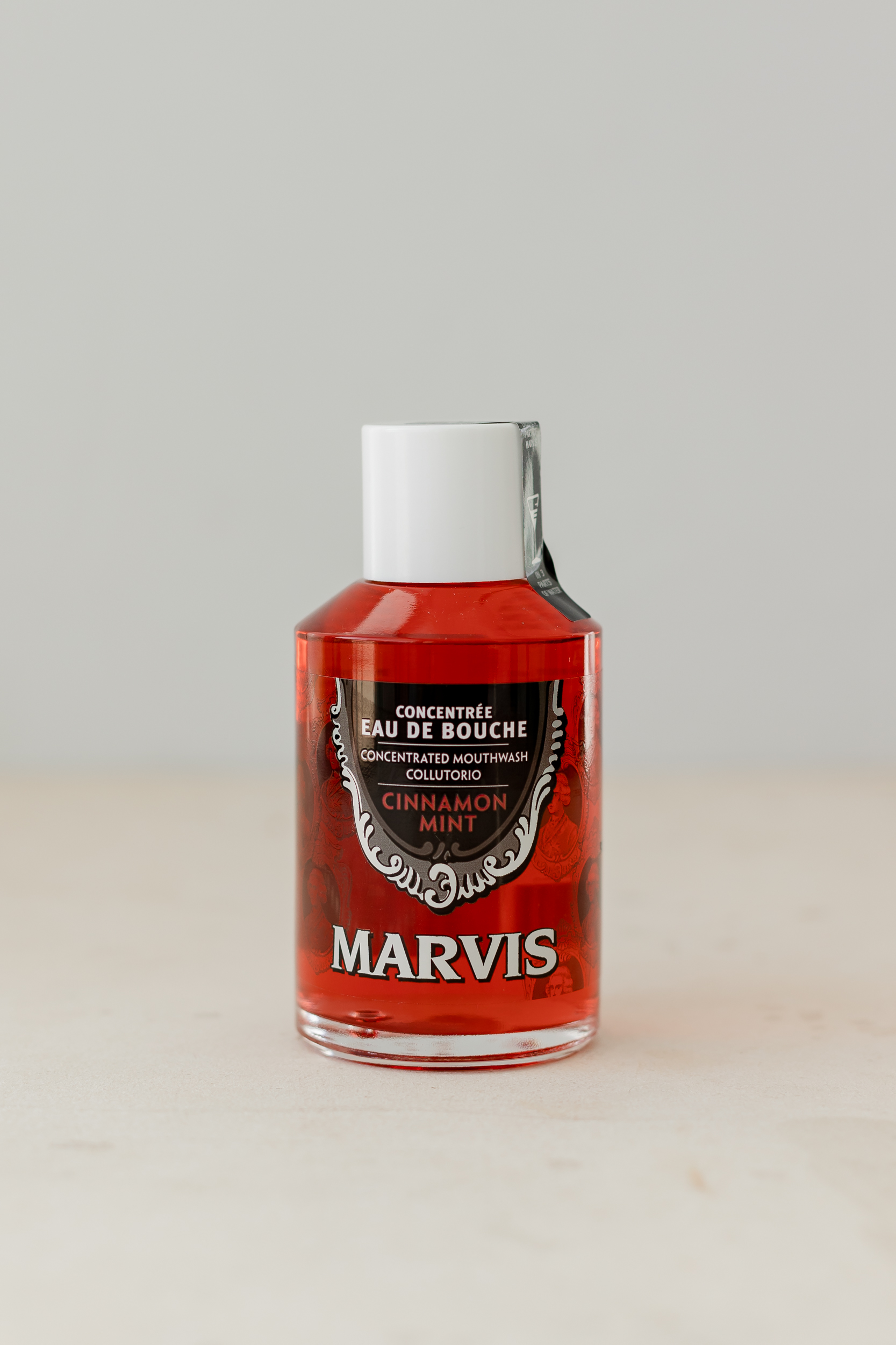 Ополаскиватель для полости рта со вкусом корицы и мяты MARVIS Concetrated Mouthwash Cinnamon Mint 120ml - фото 1