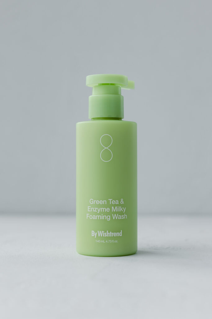 Молочная пенка для умывания с зеленым чаем и энзимами BY WISHTREND Green Tea & Enzyme Milky Foaming Wash 140ml