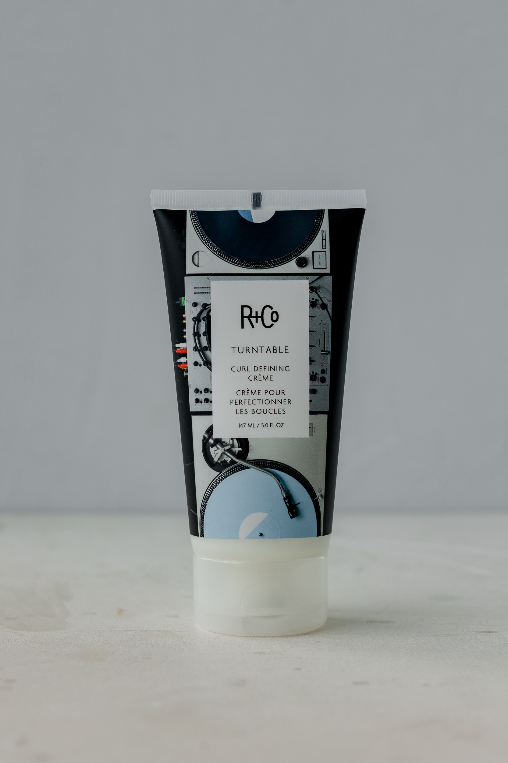 

КОНТРОЛЛЕР дефинирующий крем для вьющихся волос R+Co TURNTABLE Curl Defining Cream 147ml