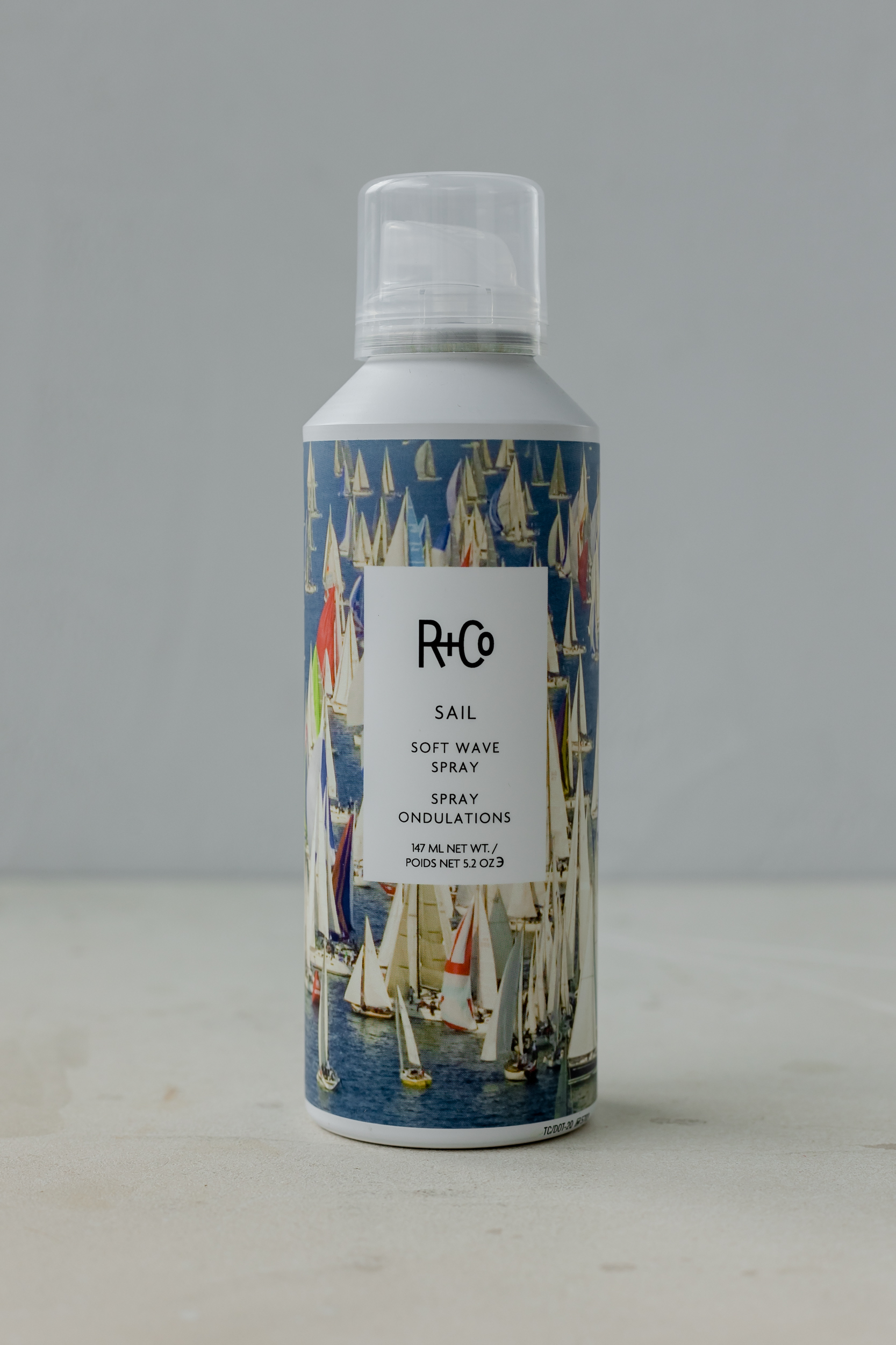 ОТКРЫТОЕ МОРЕ текстурирующий спрей R+Co SAIL Soft Wave Spray 147ml