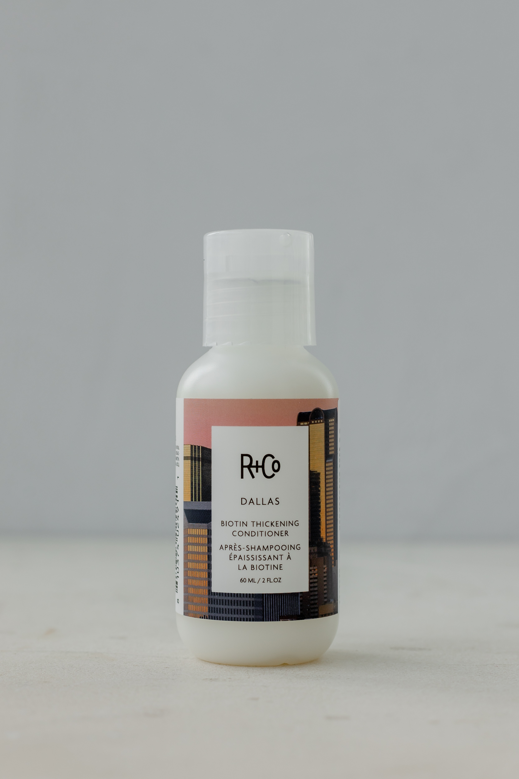 

ДАЛЛАС кондиционер с биотином для объема (тревел) R+Co DALLAS Biotin Thickening Conditioner (travel) 60ml
