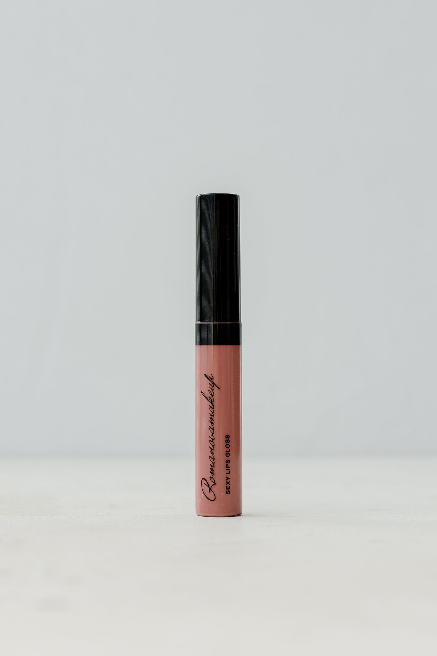 Роскошный блеск для губ, который и правда секси Romanovamakeup Sexy Lips Gloss DRAMATIC 8.5ml