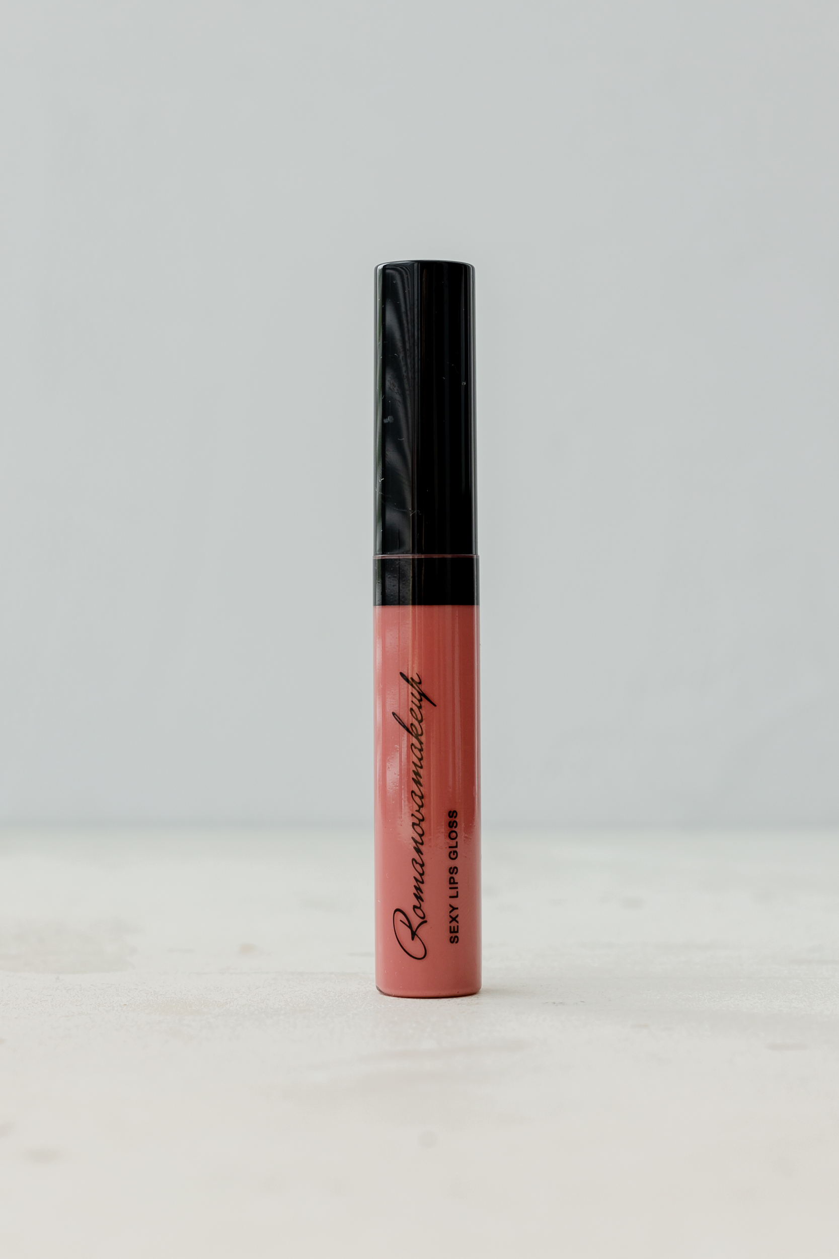 Роскошный блеск для губ, который и правда секси Romanovamakeup Sexy Lips Gloss DREAMY 8.5ml