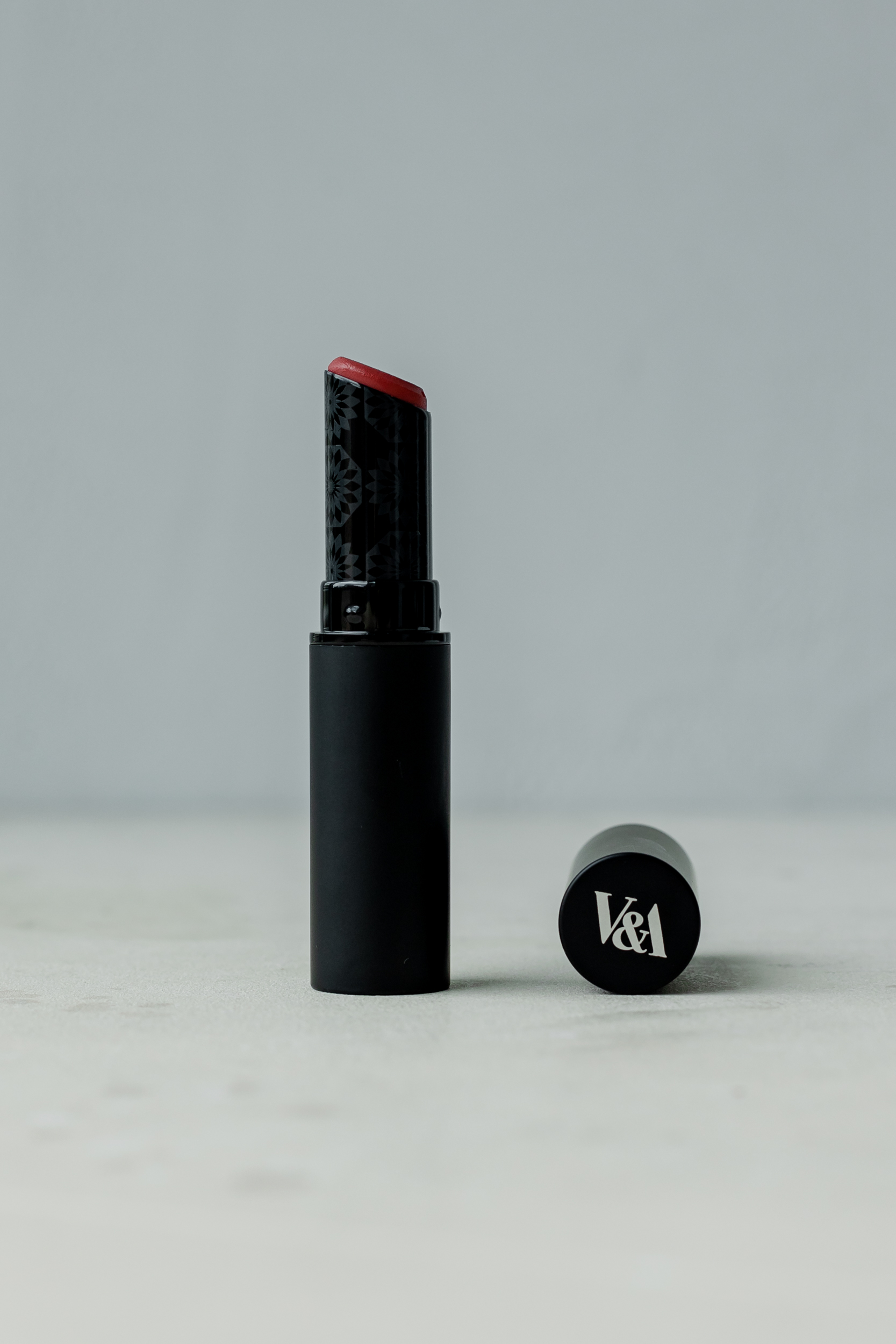 Матовая губная помада V&A Rouge Essential Lipstick Matte[Flair] 3.4 g