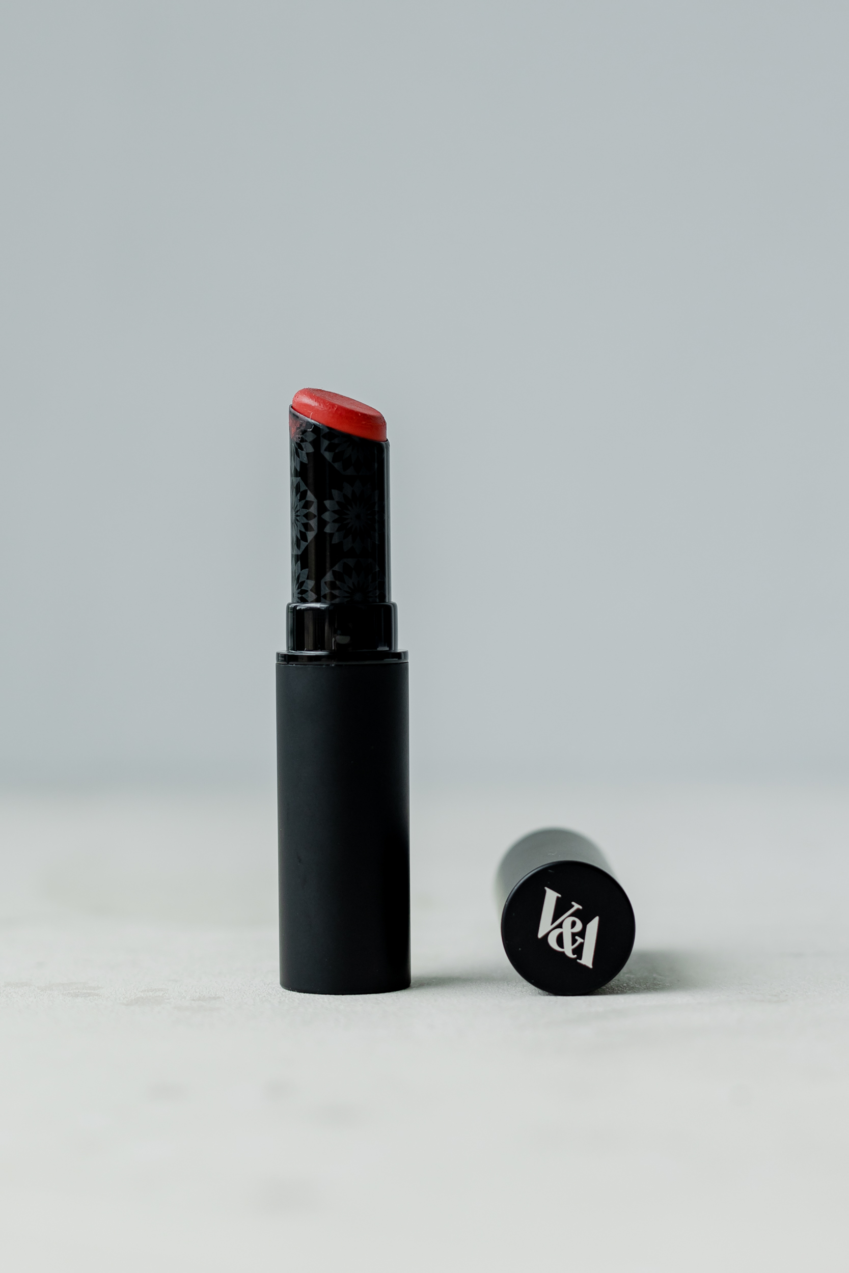 Матовая губная помада V&A Rouge Essential Lipstick Matte[Popping] 3.4 g