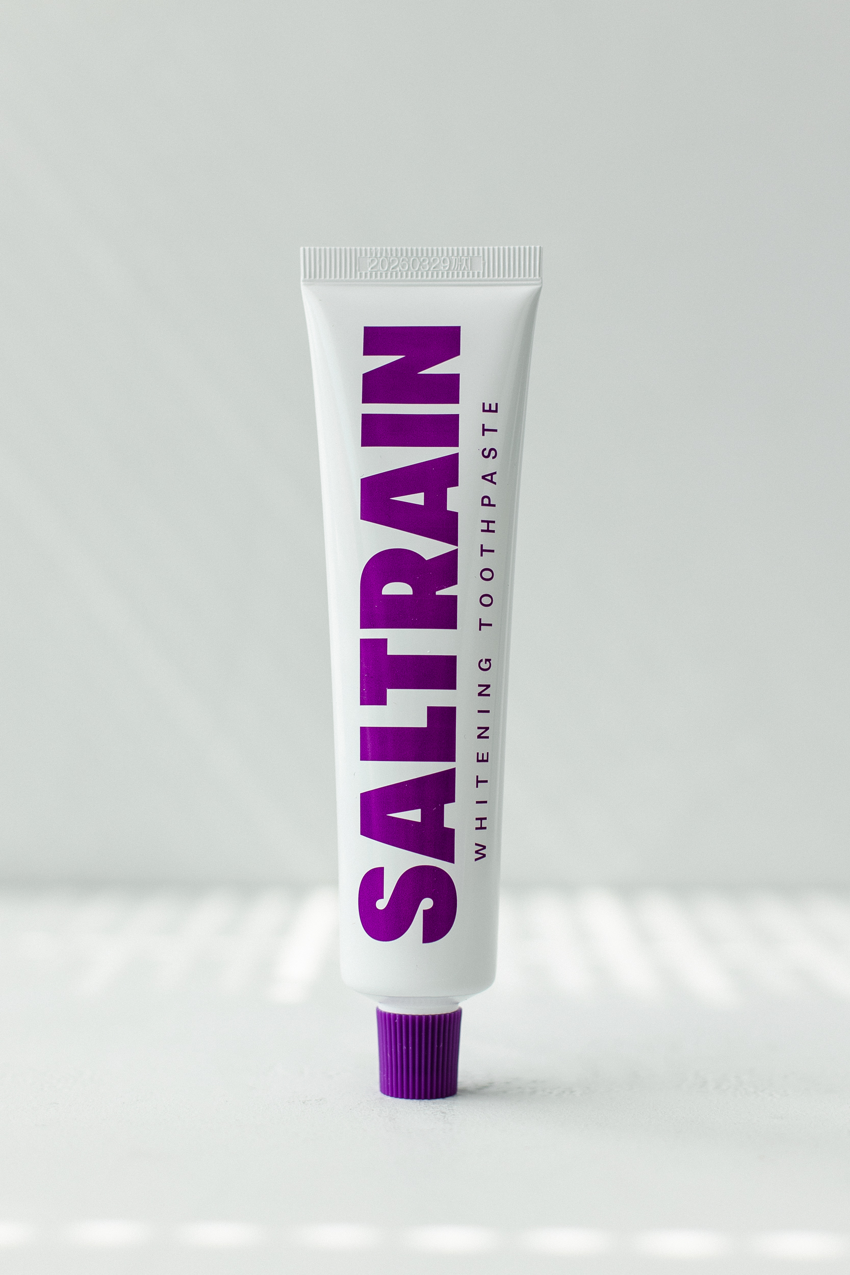 Отбеливающая зубная паста с перекисью водорода для свежего дыхания SALTRAIN Purple Clean Breath Toothpaste 80g 1188₽