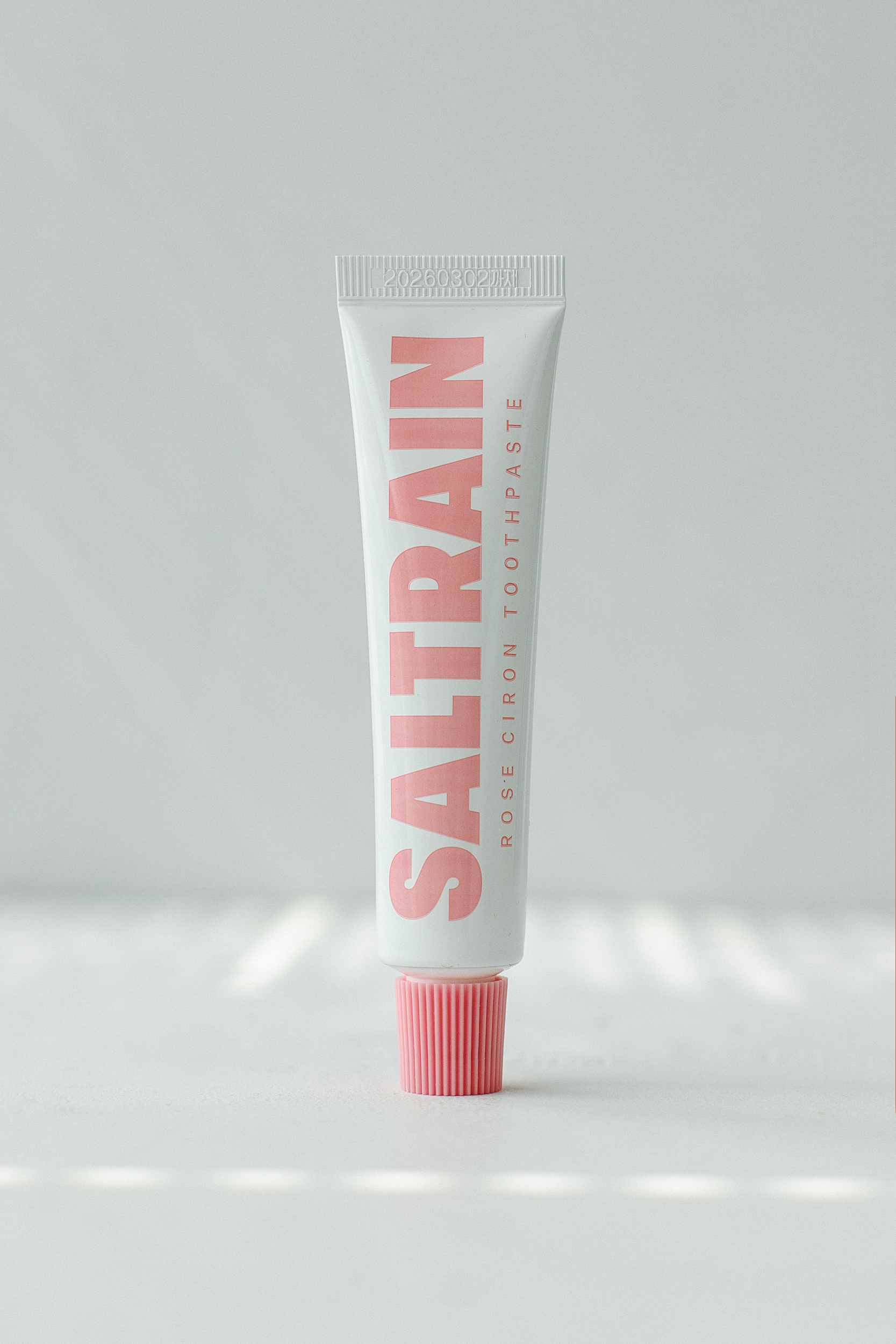Освежающая мини-зубная паста Роза Цитрон SALTRAIN Mini Rose Citron Toothpaste 30g - фото 1