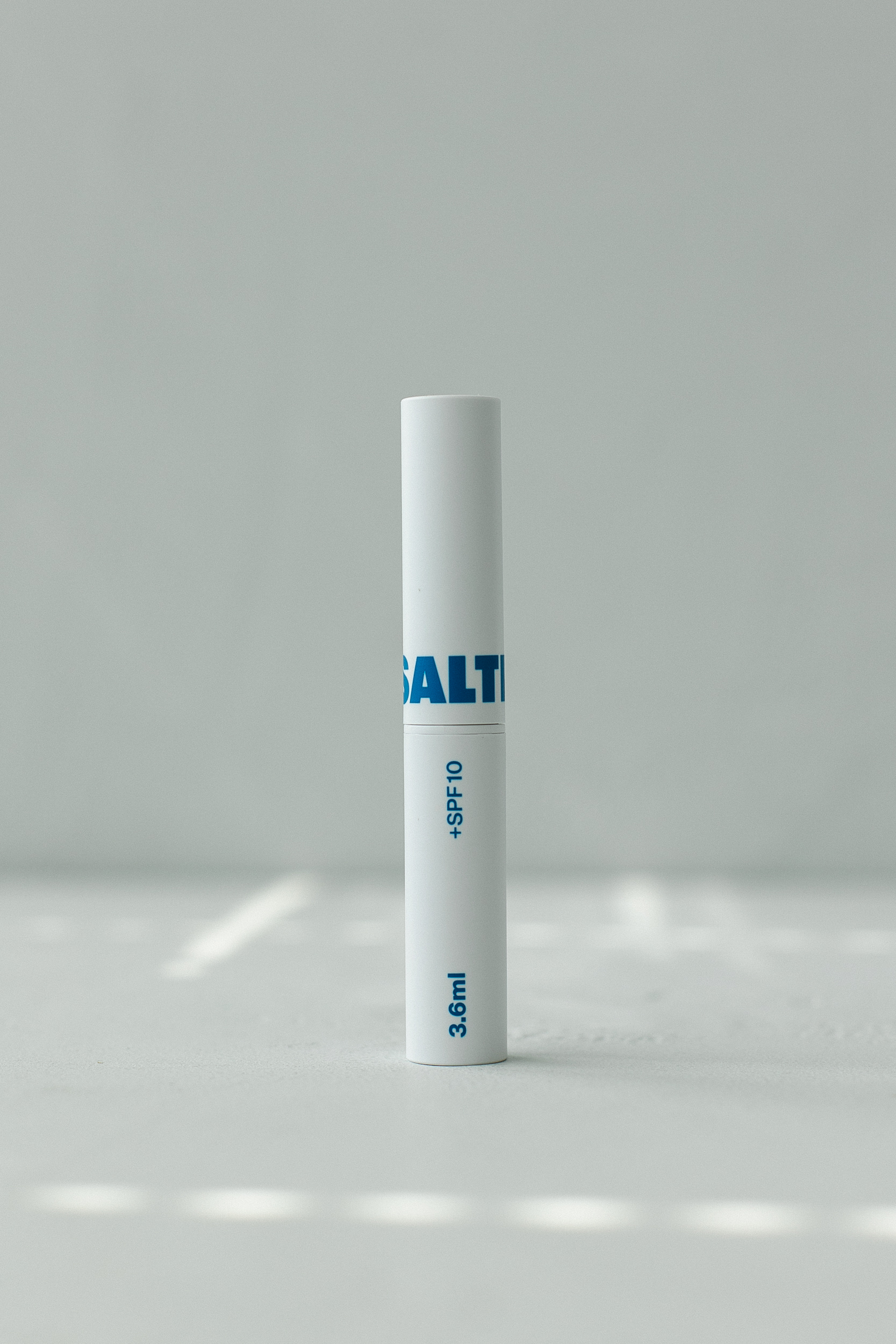 Бальзам для губ с серой солью SPF10 SALTRAIN Graysalt Lip Balm - SPF10 3,6ml - фото 1